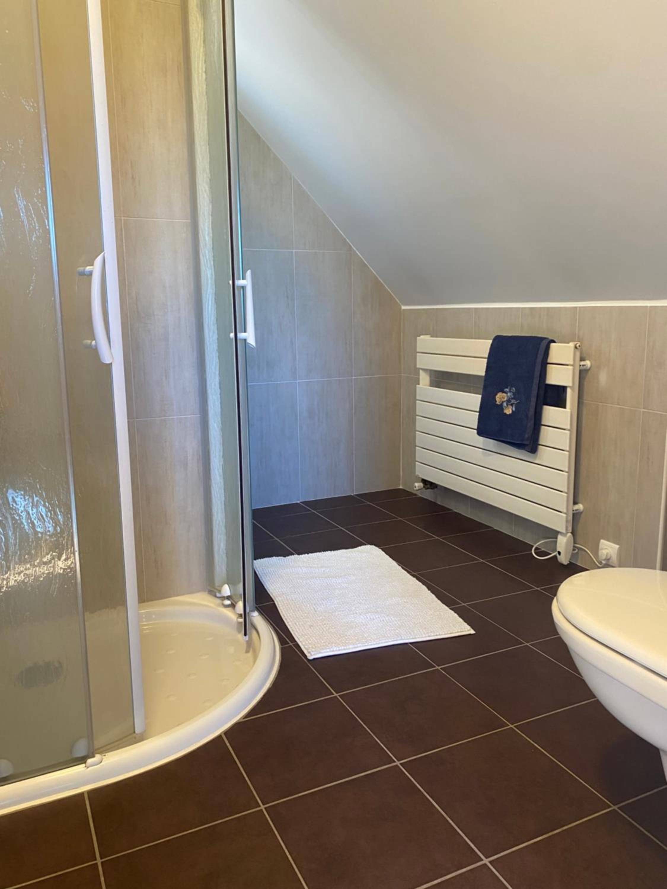 Double Room with Private Bathroom - Photo 14