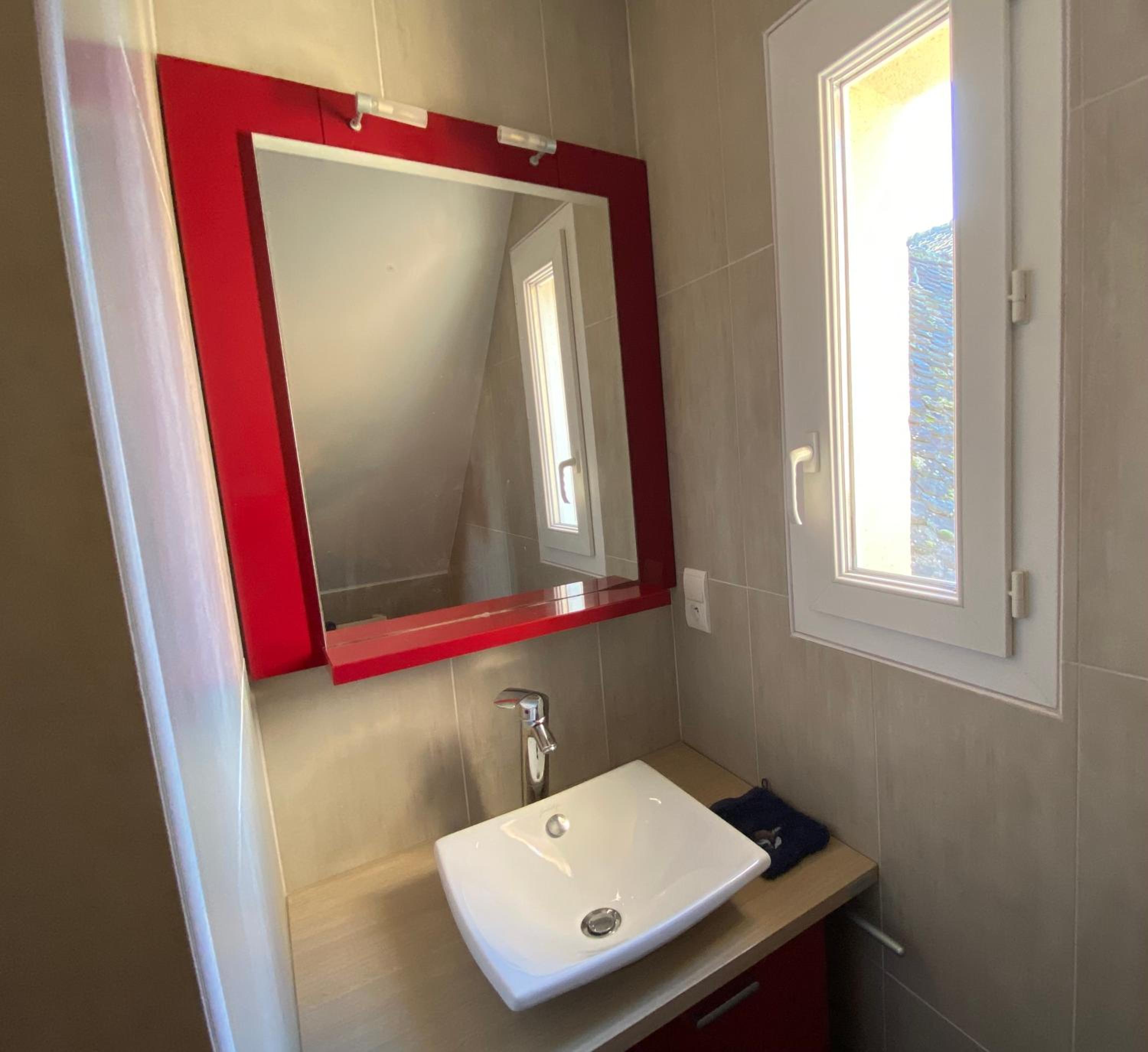 Double Room with Private Bathroom - Photo 16