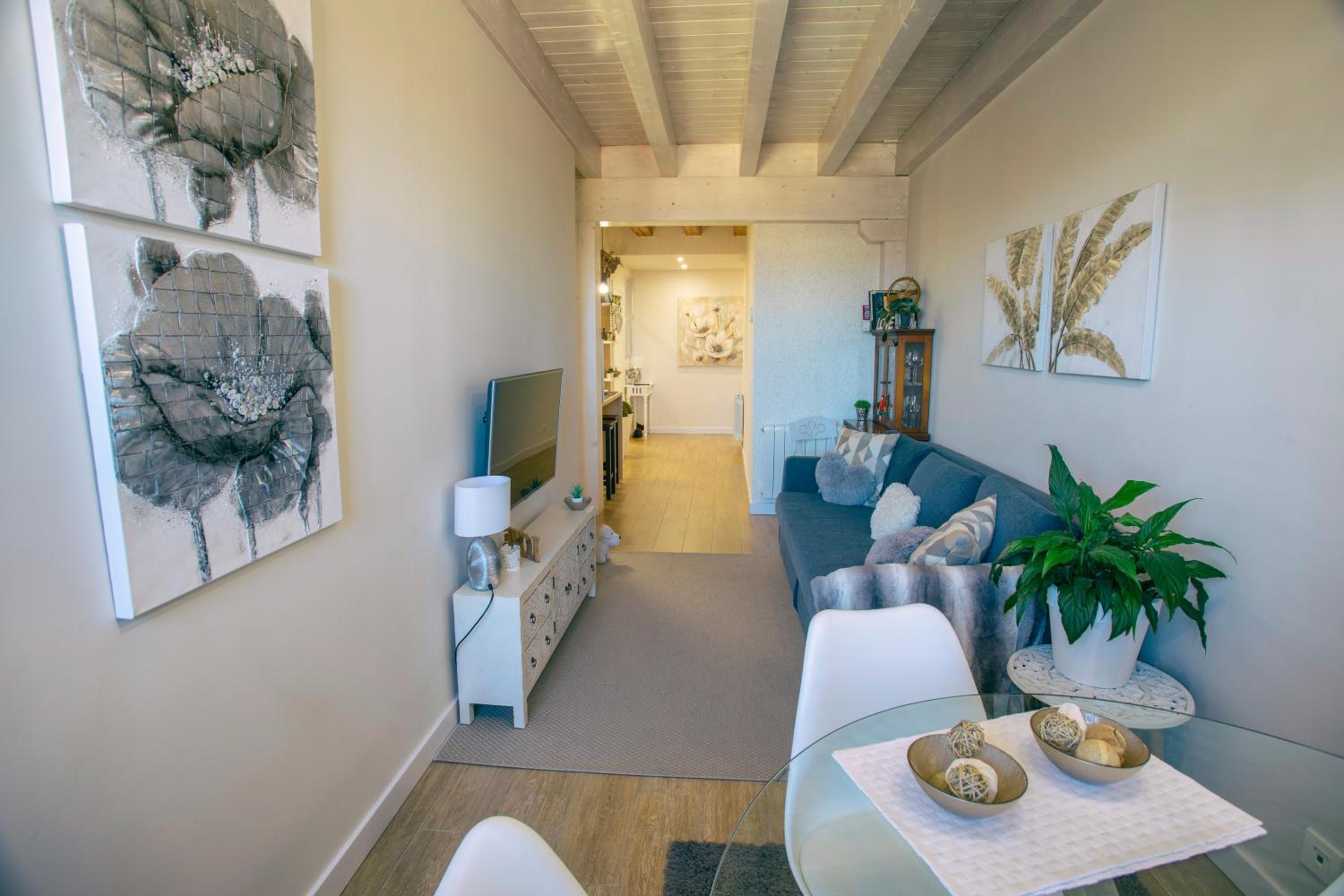 Apartment with Balcony - Photo 64