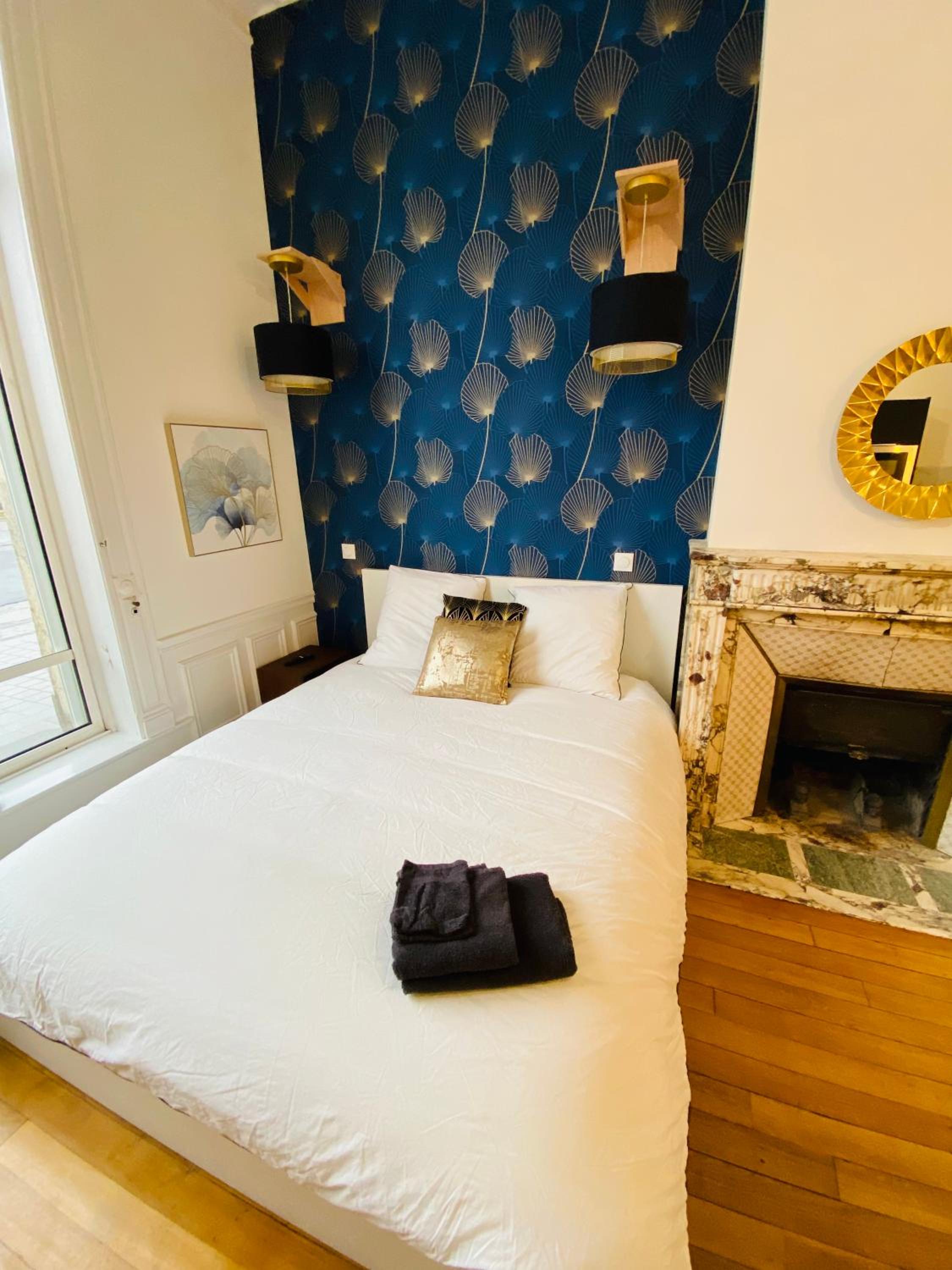 One-Bedroom Apartment - Photo 2