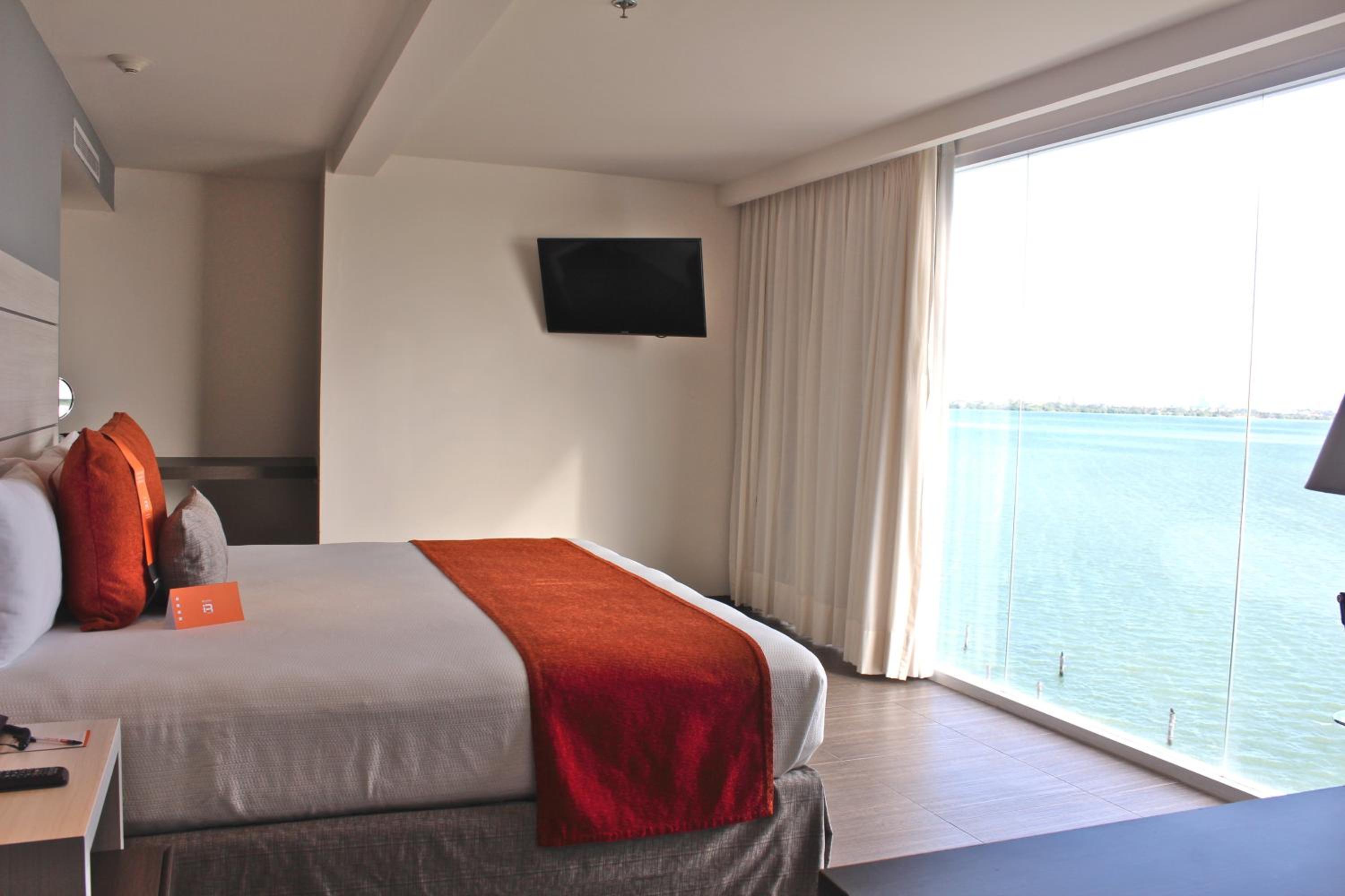 Junior Suite - Lagoon View photo 1