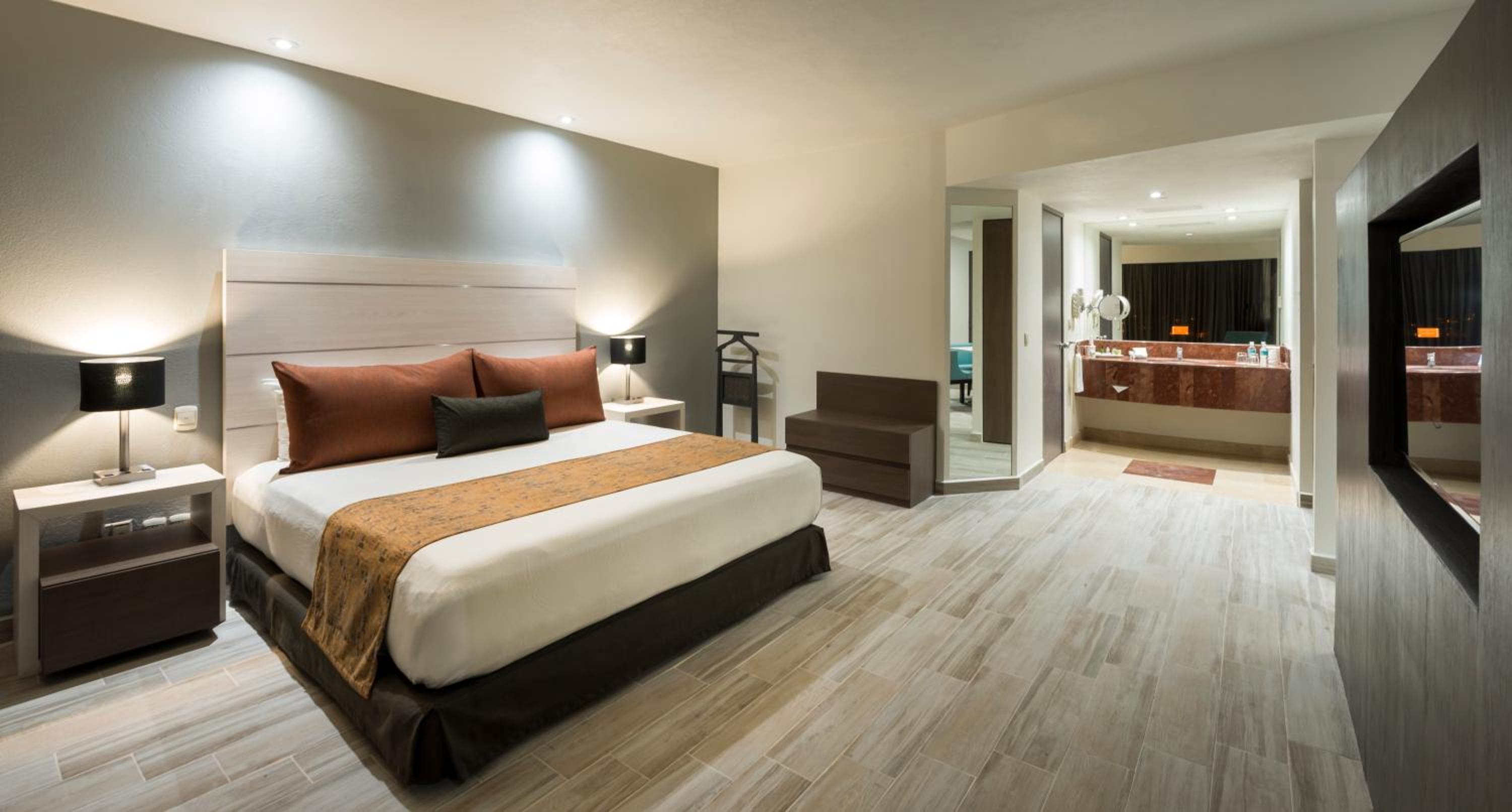 Master Suite with King bed - Photo 1