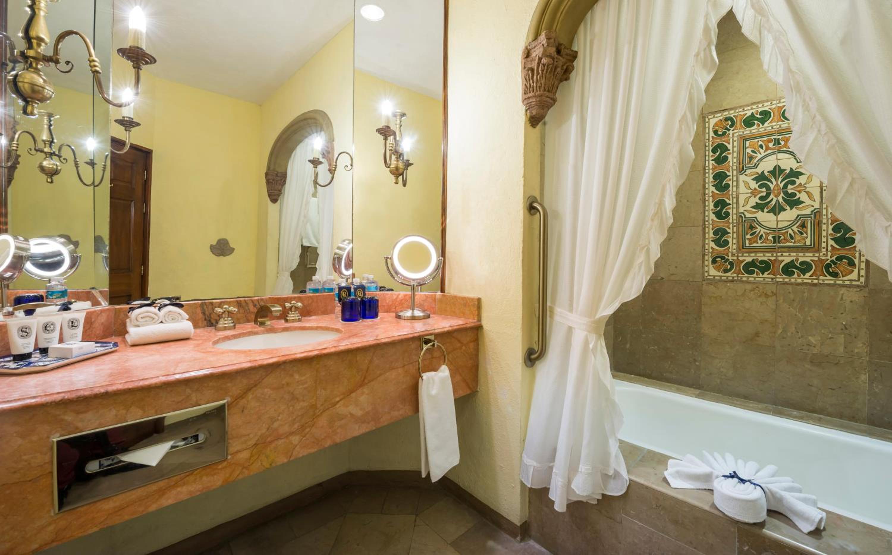 Master Suite King  - Photo 8