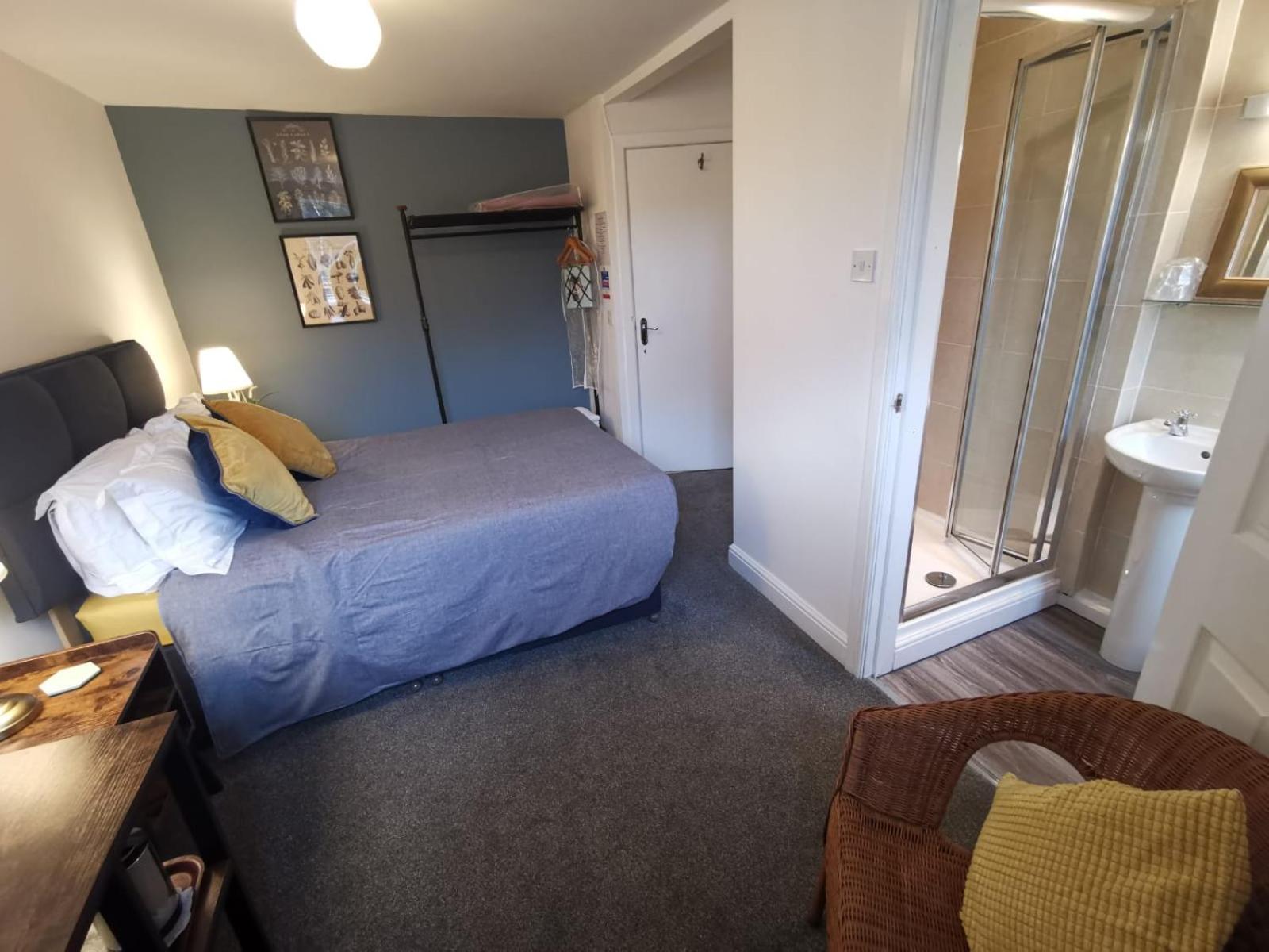 Double Room - Photo 11