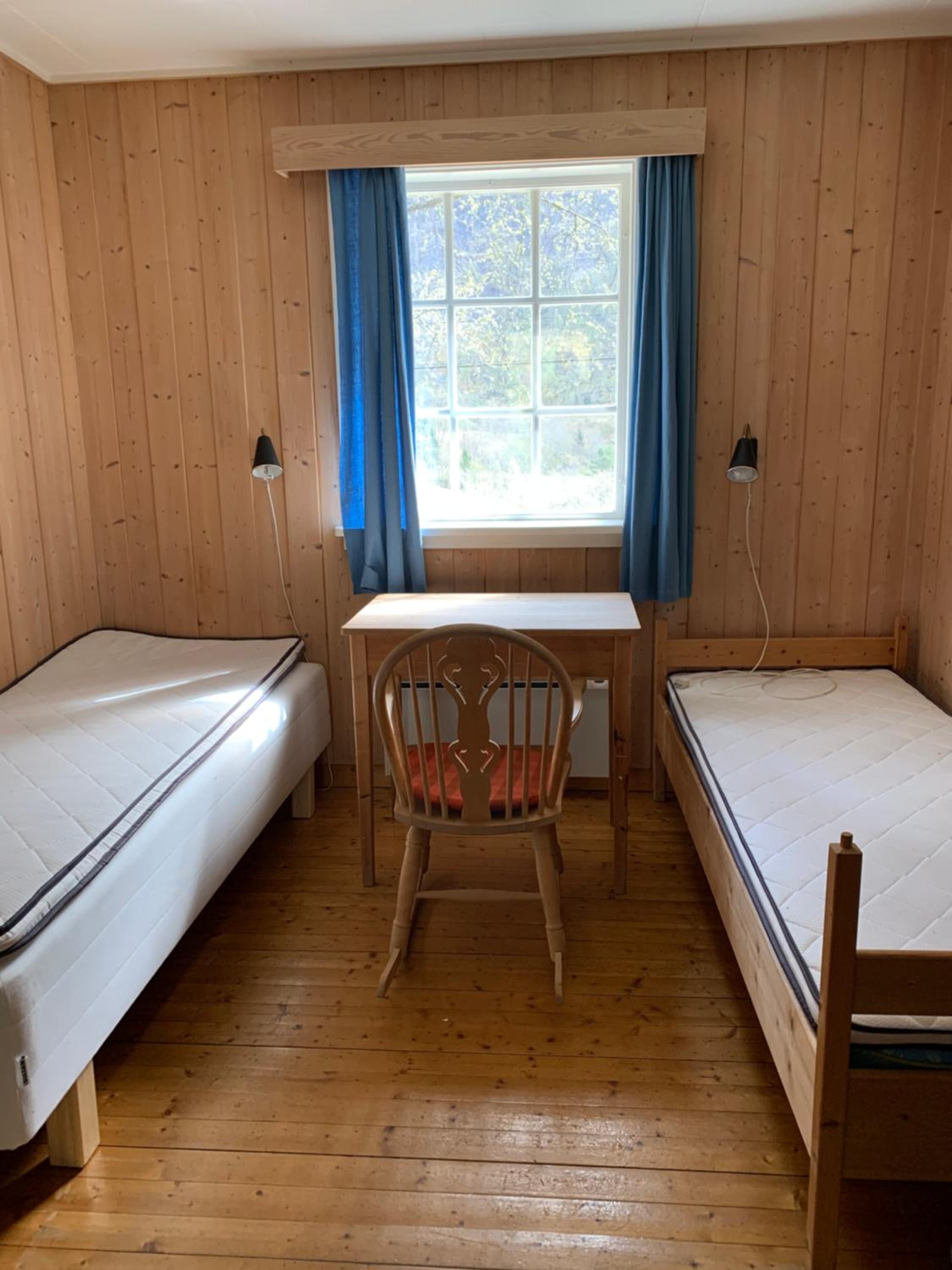 Eight-Bedroom House photo 1