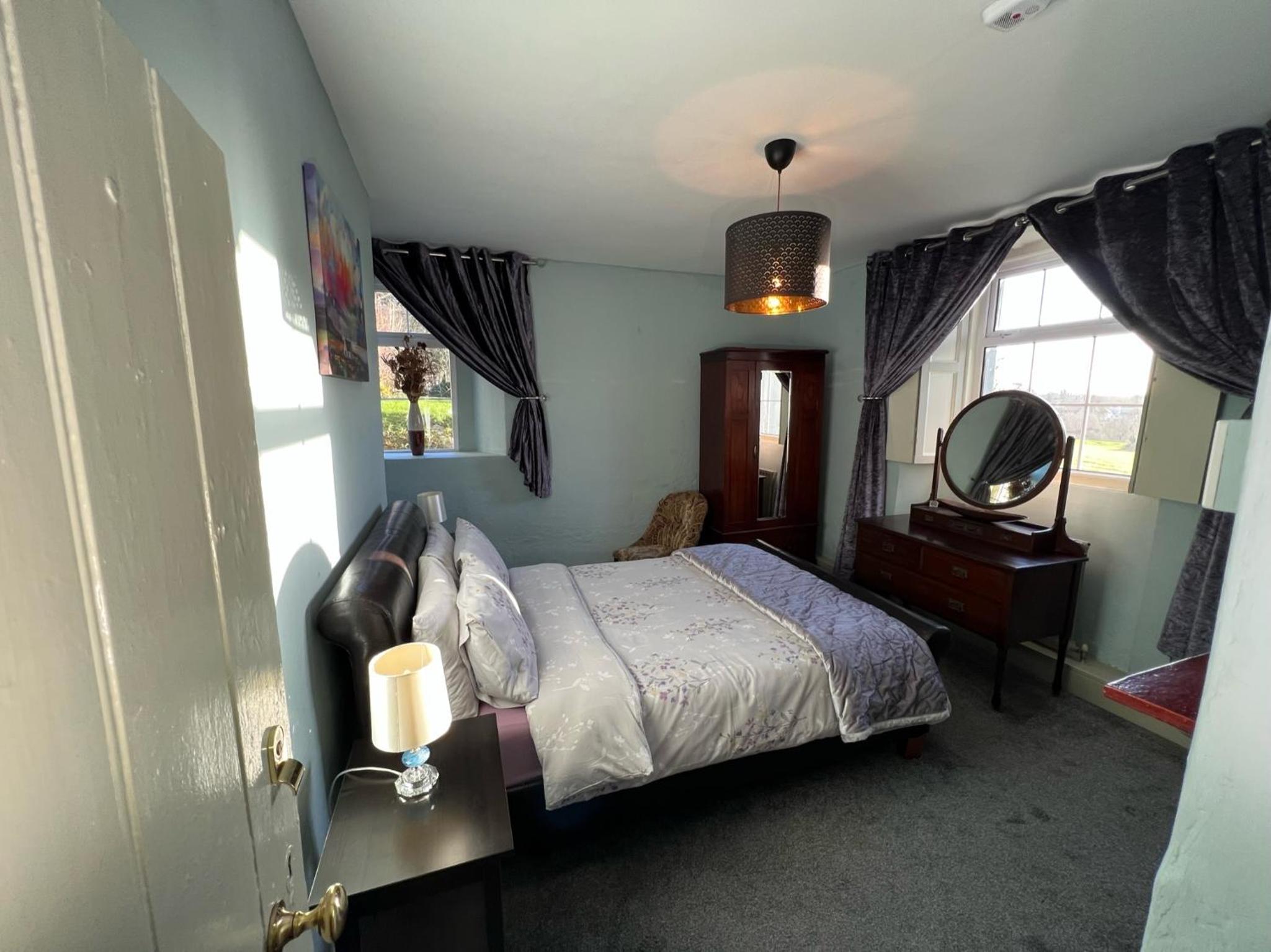 Four-Bedroom House photo 2