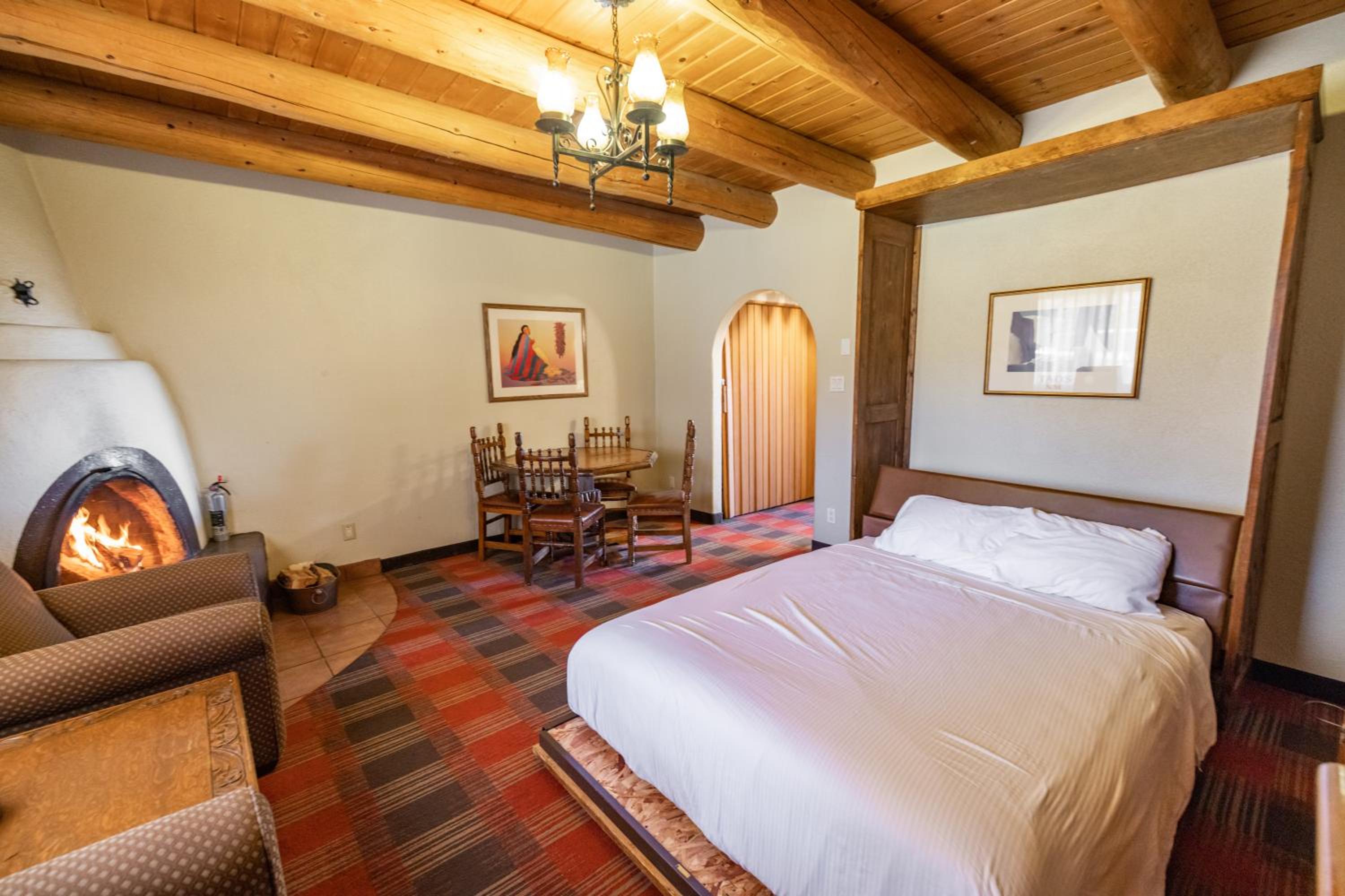Deluxe Suite - Photo 2