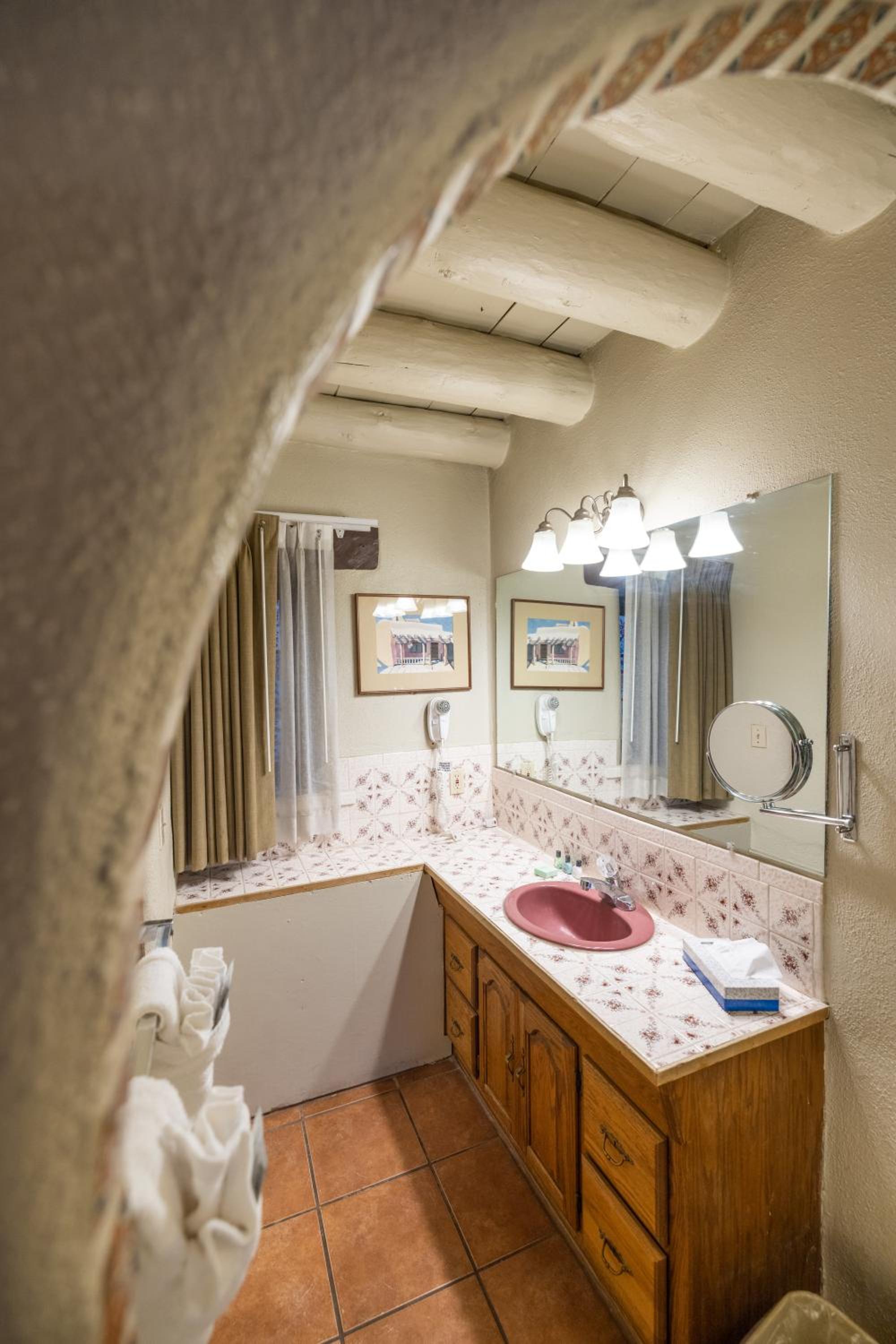 Queen Room with Two Queen Beds - Photo 7