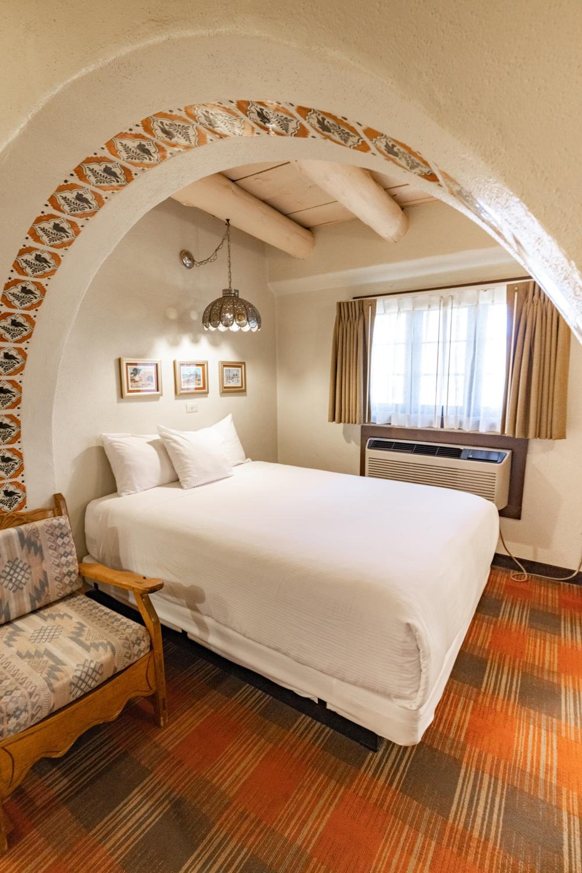 Queen Room with Two Queen Beds - Photo 1