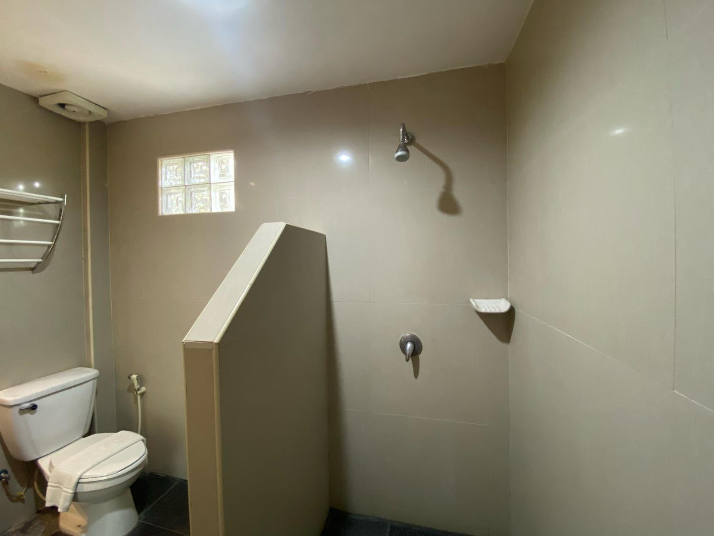 Standard Double Room - Photo 9