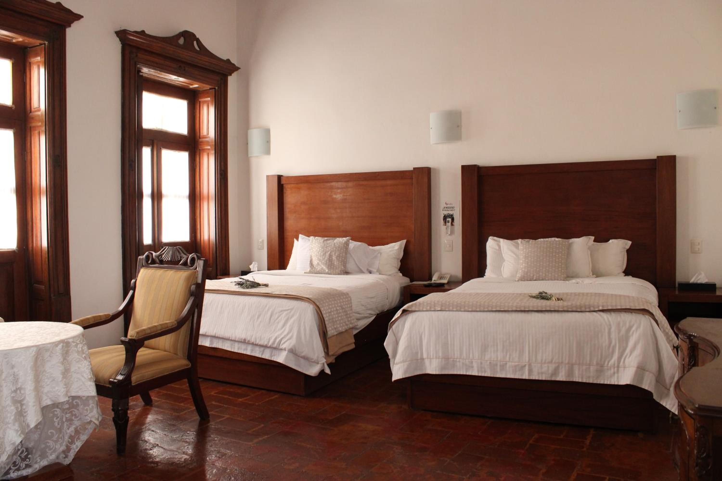 Family Suite with Balcony - Photo 13