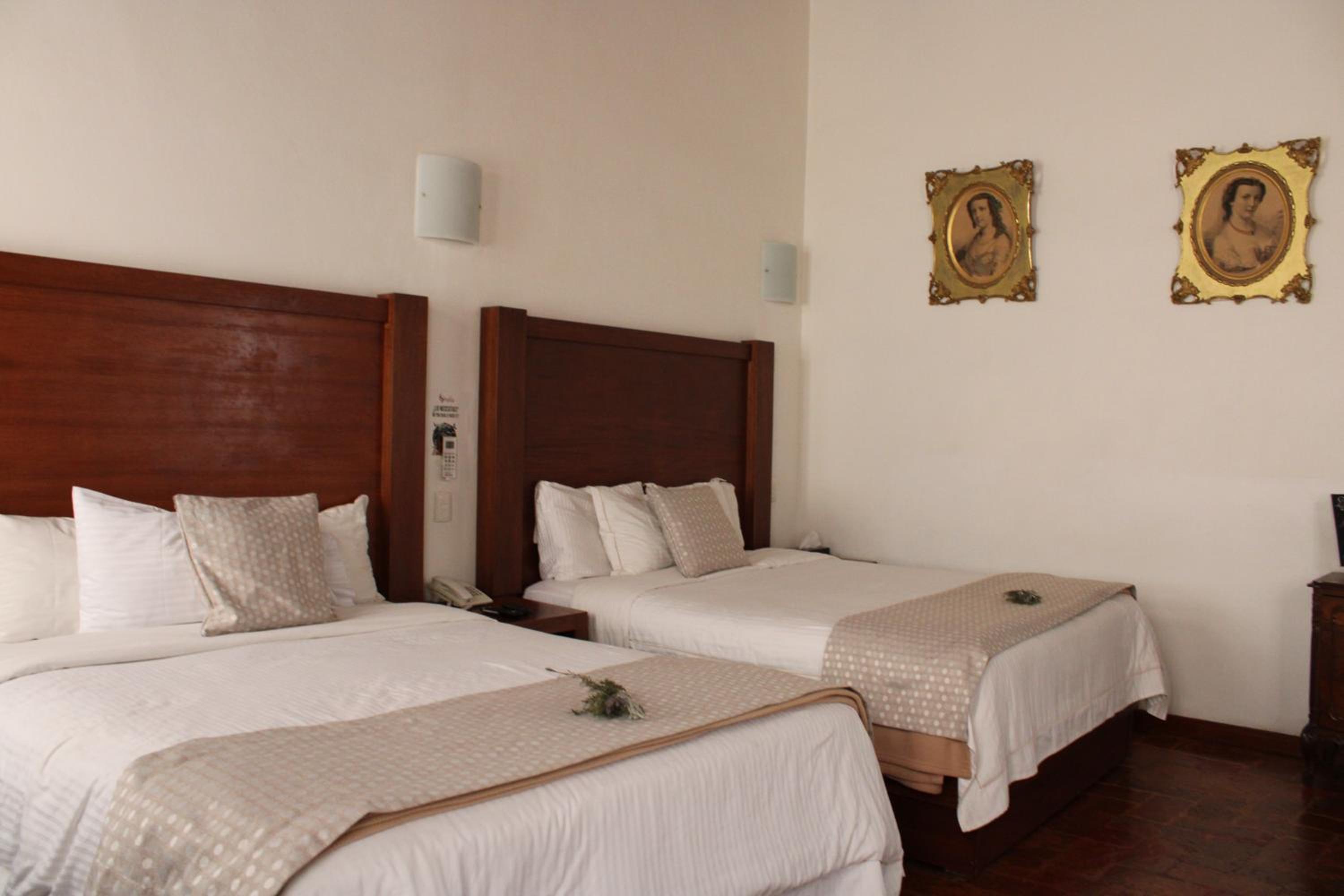 Family Suite with Balcony - Photo 9