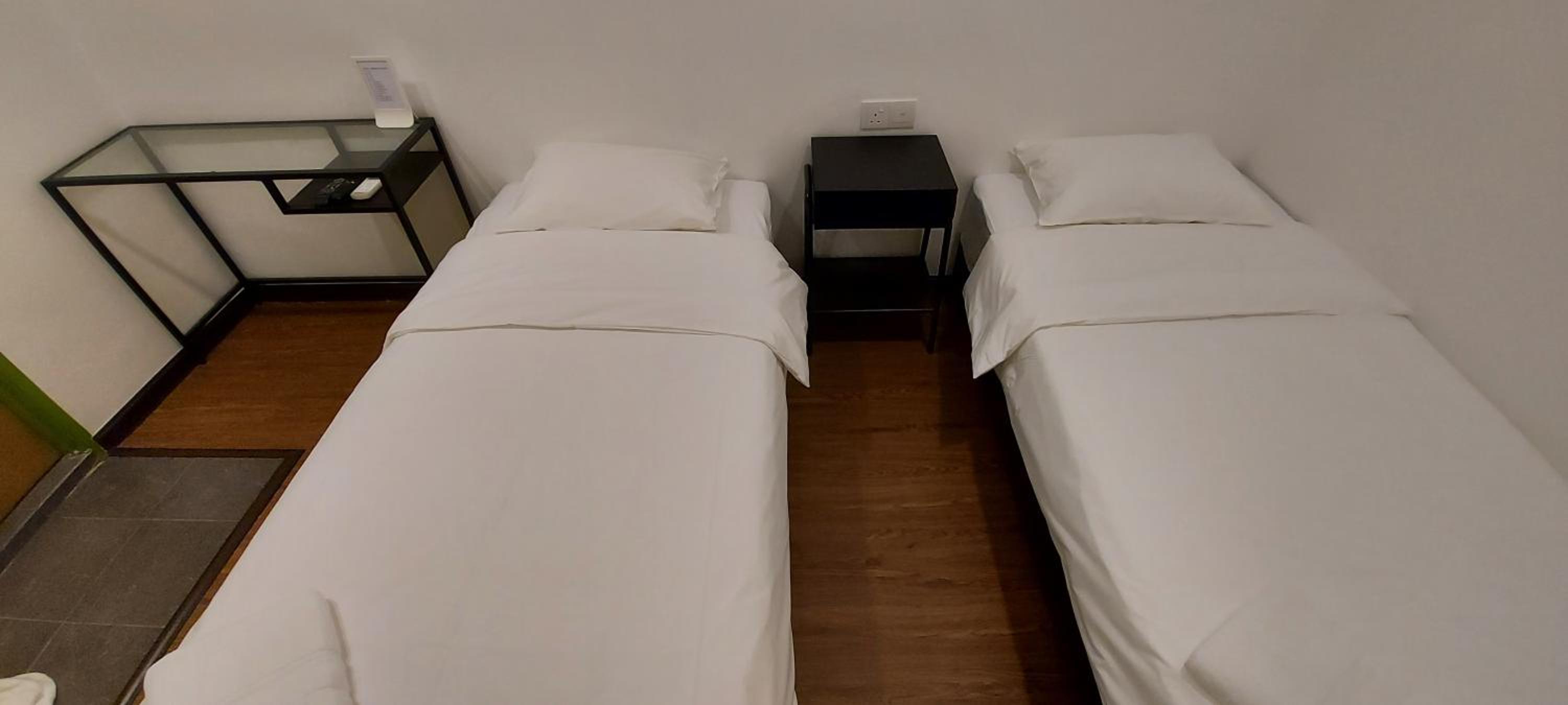Twin Room with Bathroom - Photo 2