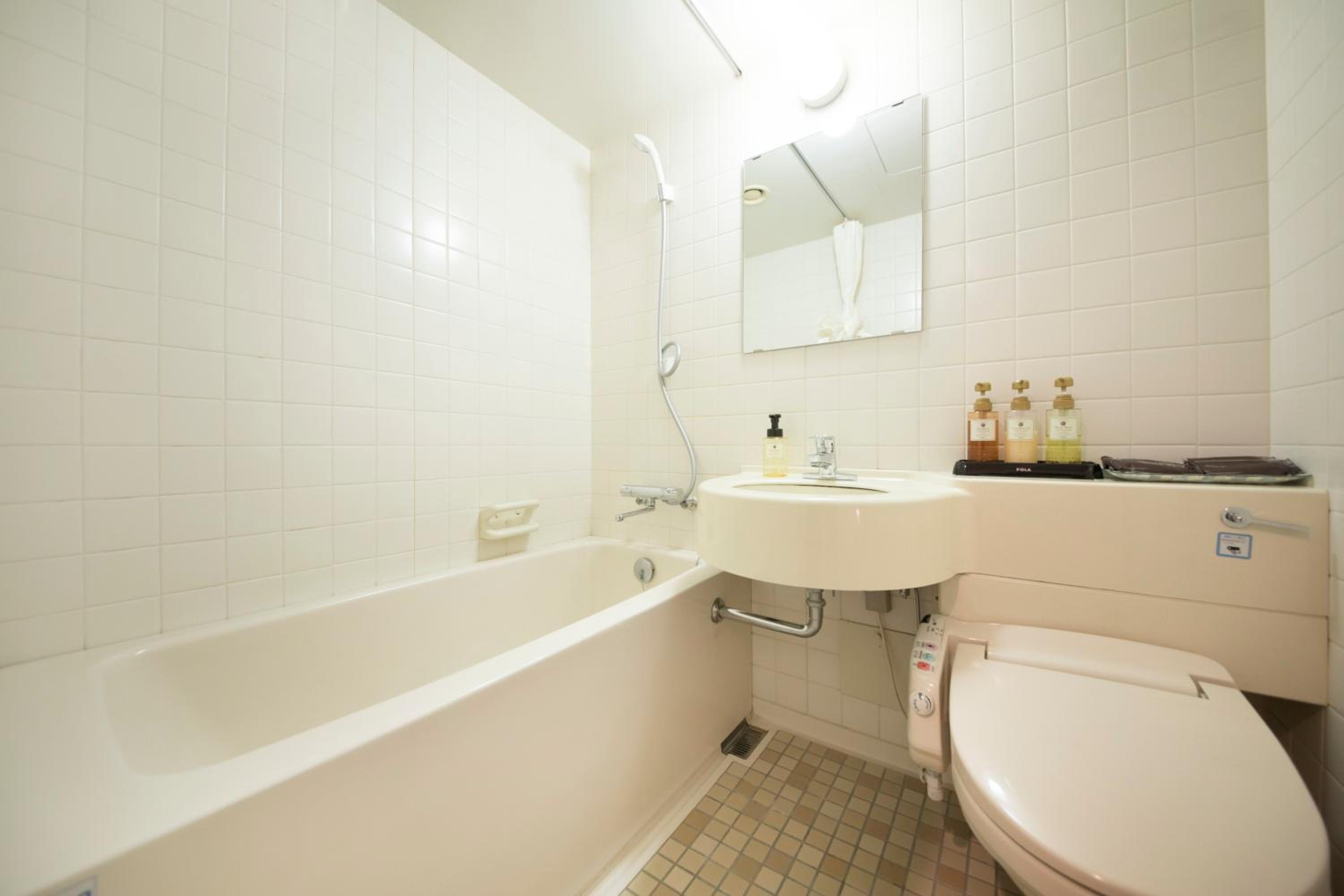Twin Room with Private Bathroom photo 2