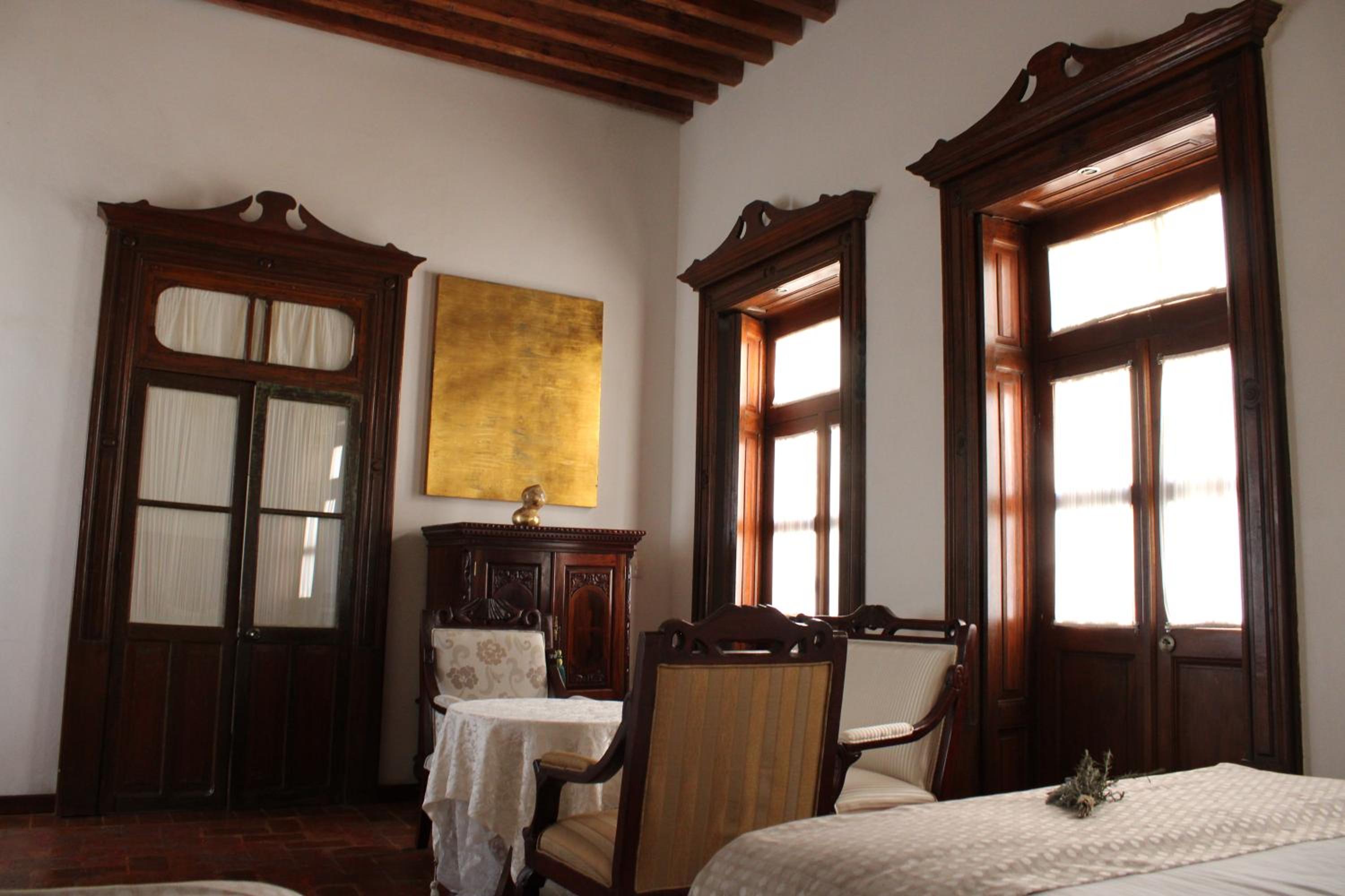 Family Suite with Balcony - Photo 14