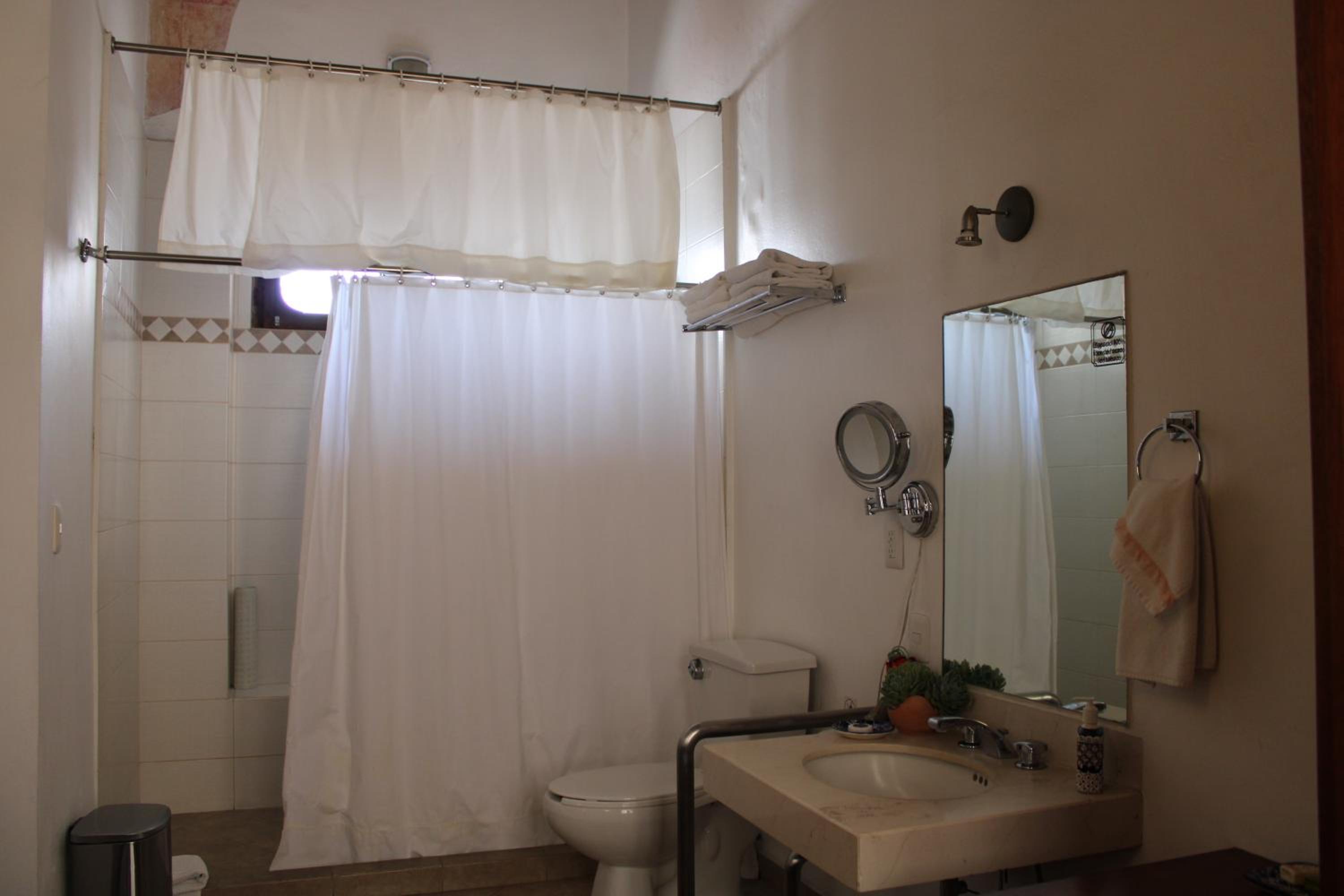 Family Suite with Balcony - Photo 15