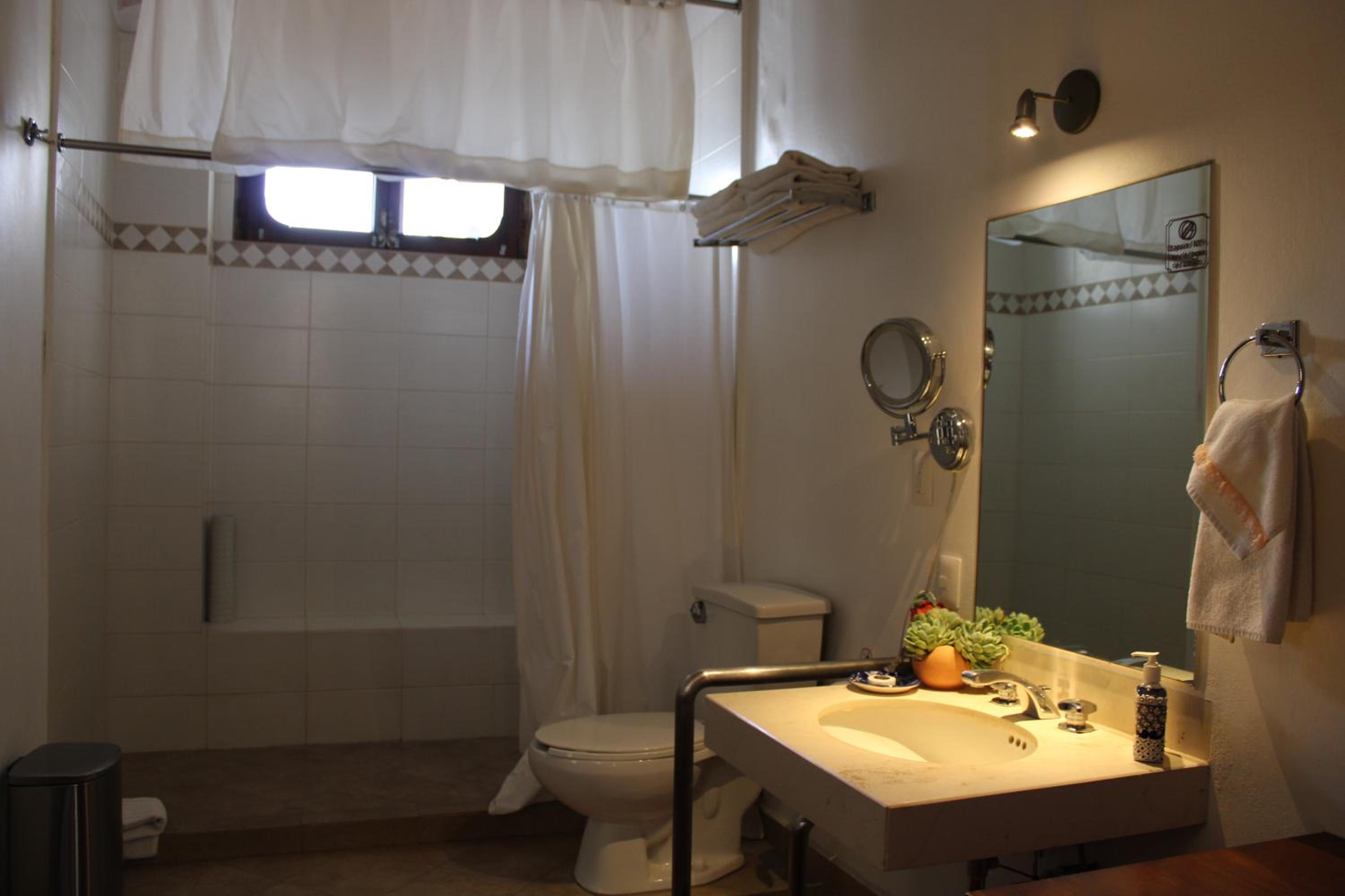 Family Suite with Balcony - Photo 18
