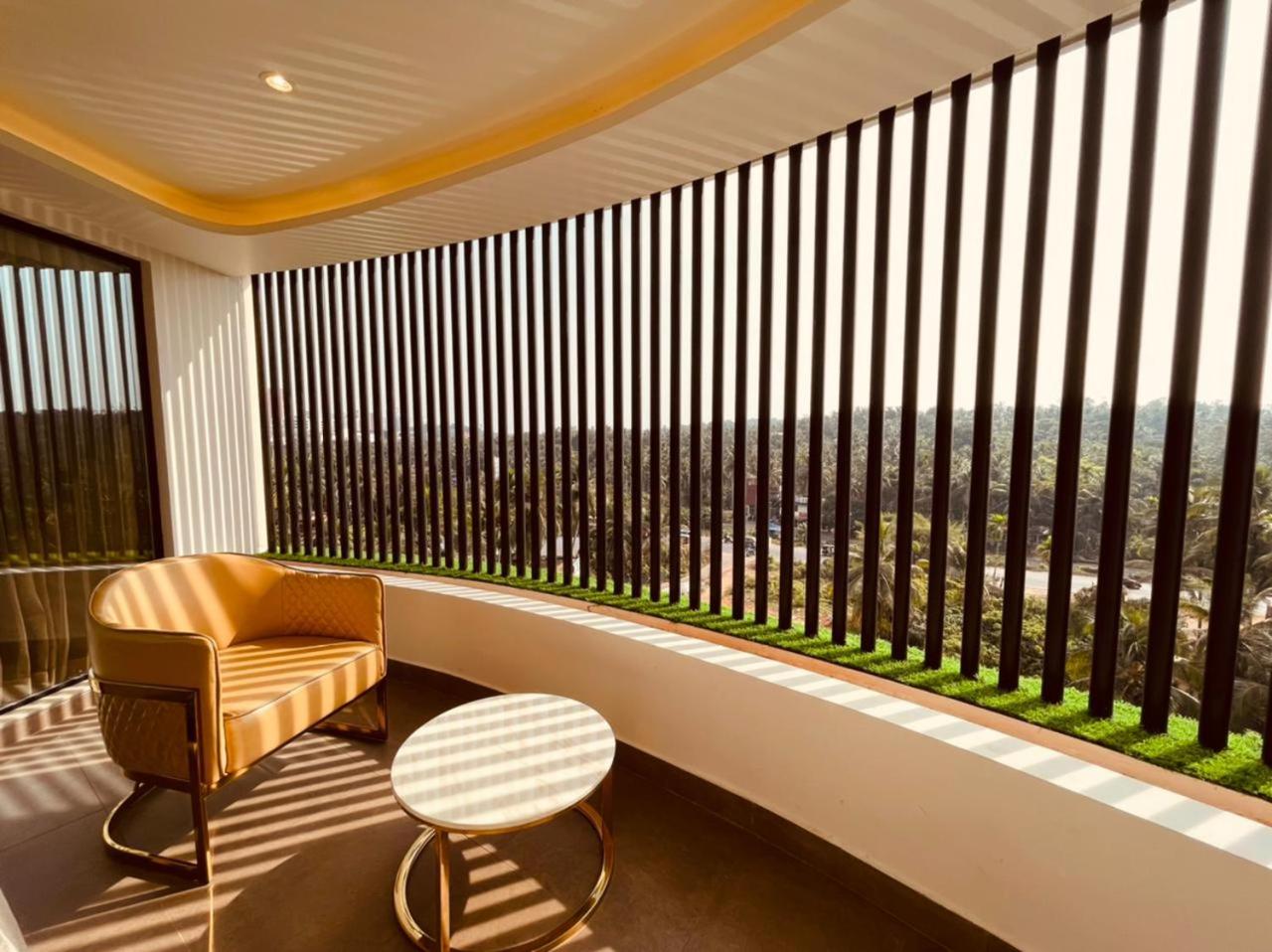Suite - Photo 7