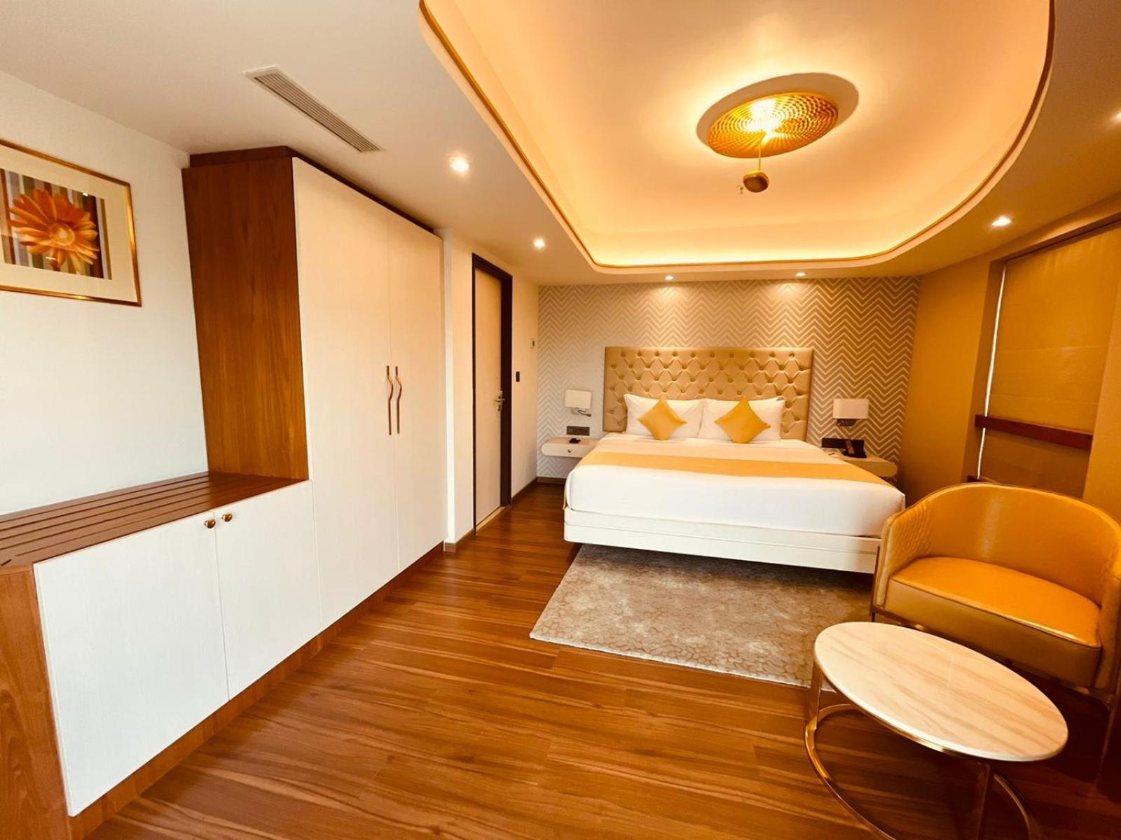 Suite - Photo 3