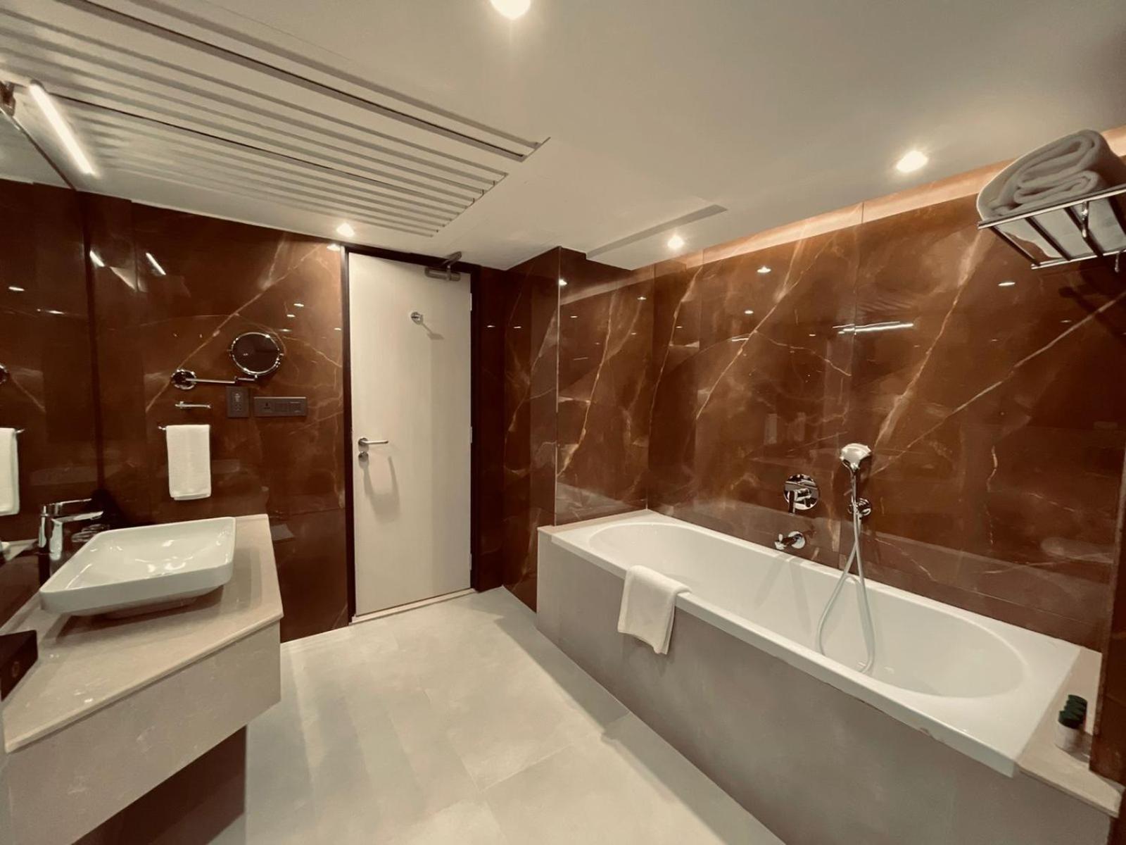 Suite - Photo 4