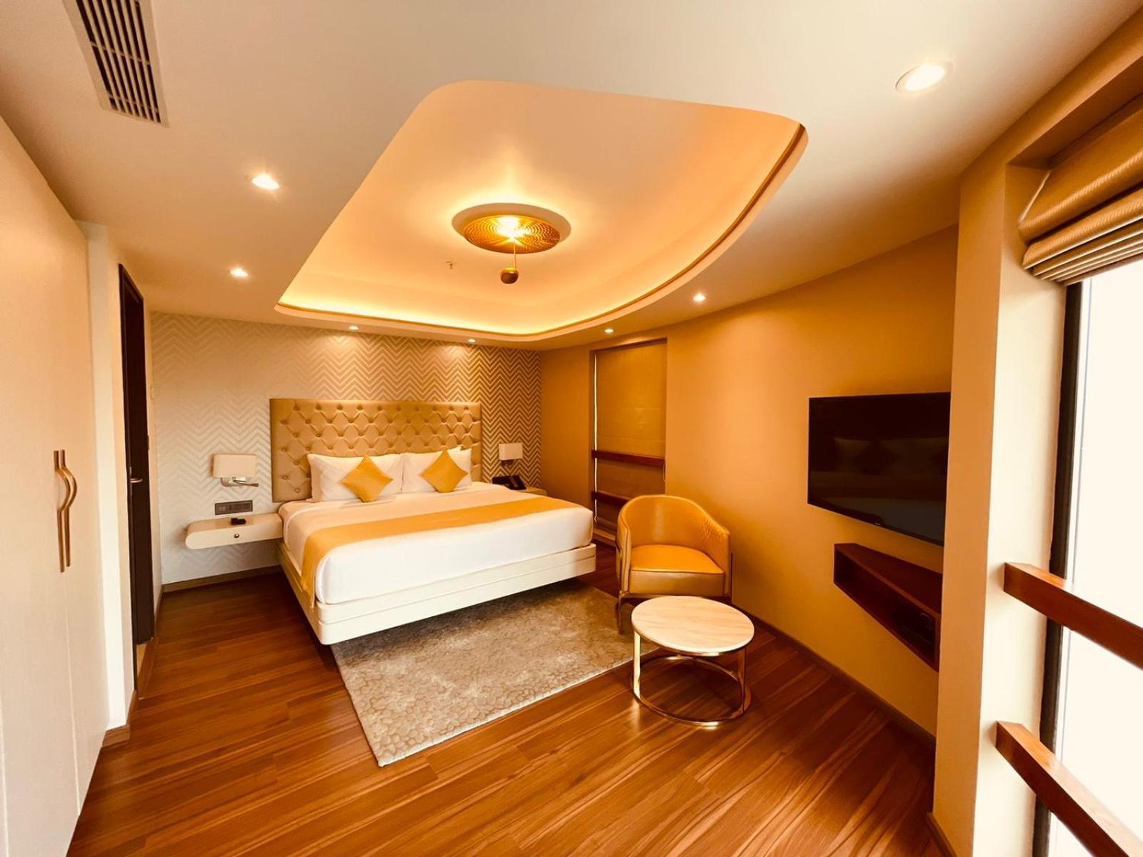 Suite - Photo 5
