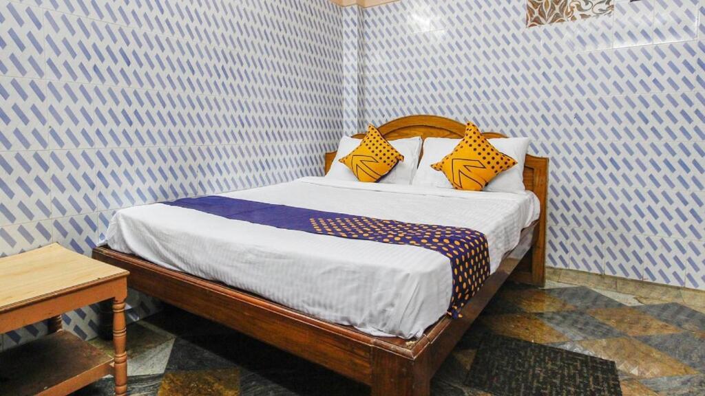 Single Room With Bathroom photo 2