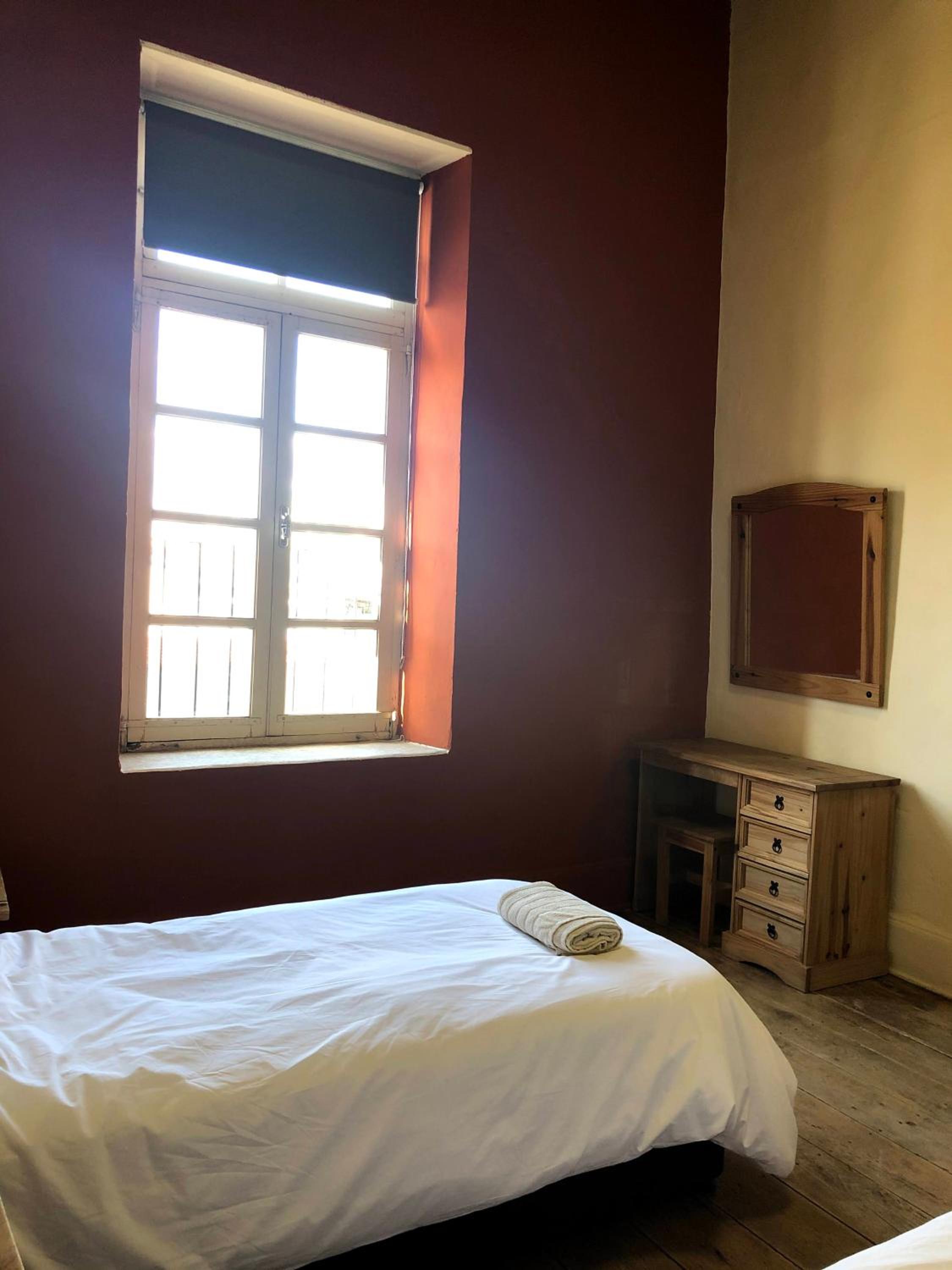 Budget Twin Room - Photo 4