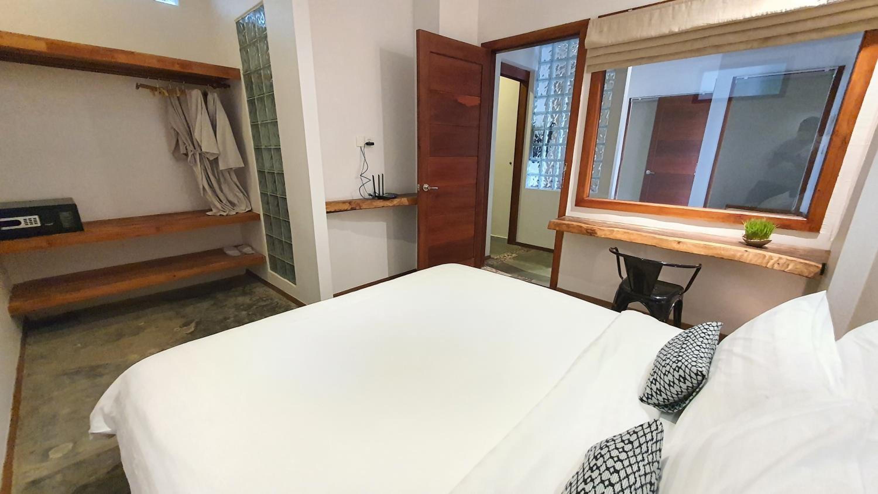 Deluxe Suite - Photo 14