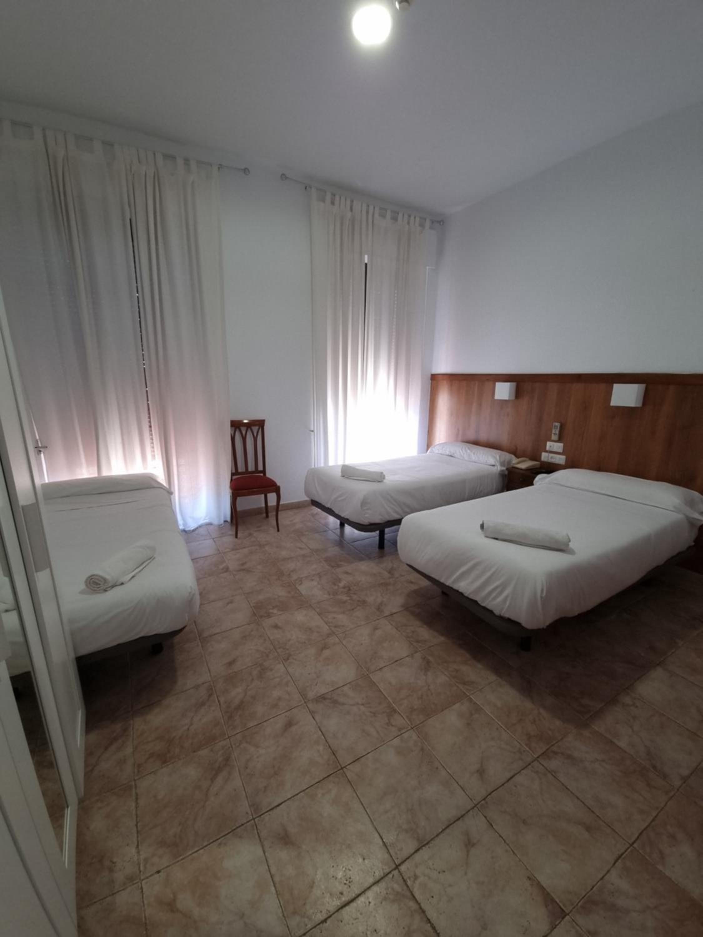 Habitación Doble con Balcón y Cama Extra