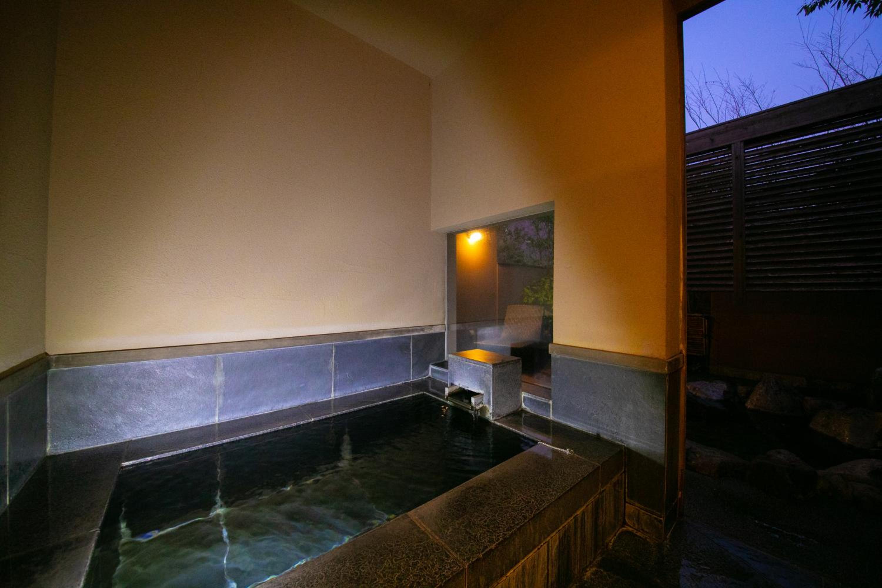 Deluxe Room with Tatami Area with Open-Air Bath and Indoor Bath - Mokuren - photo 3