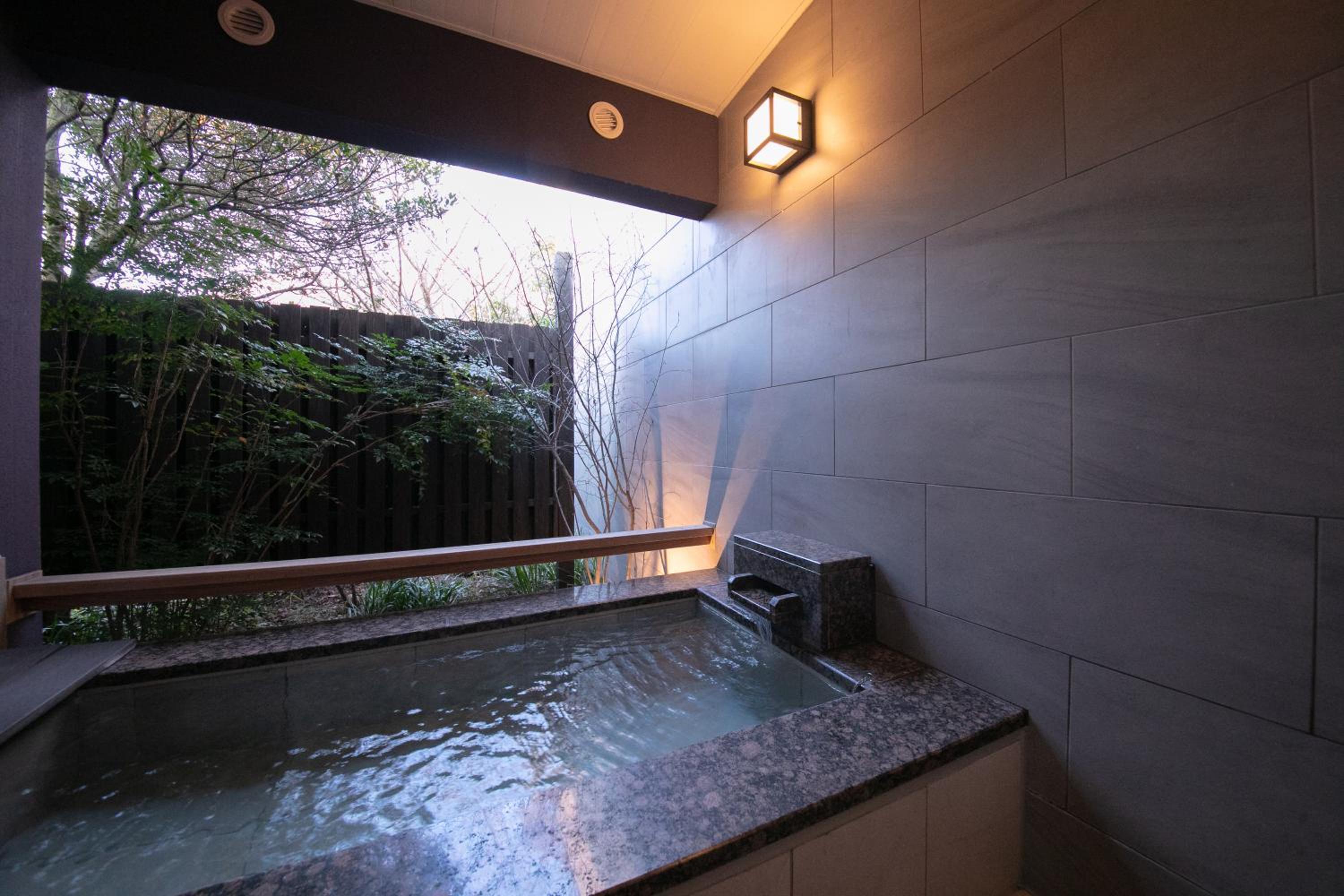 Superior Room with Tatami Area with Semi-Open Air Bath and Indoor Bath - Utsugi - photo 3