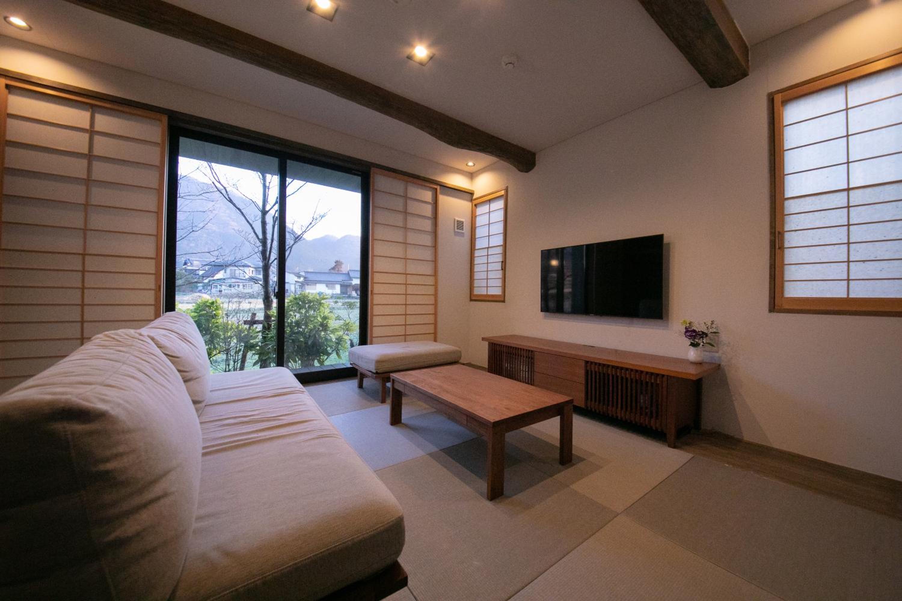 Superior Room with Tatami Area with Semi-Open Air Bath and Indoor Bath - Kodemari - photo 1