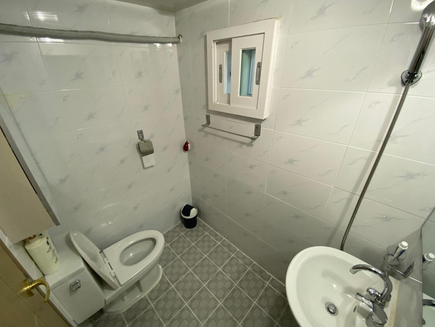 Family Room with Private Bathroom - Photo 4