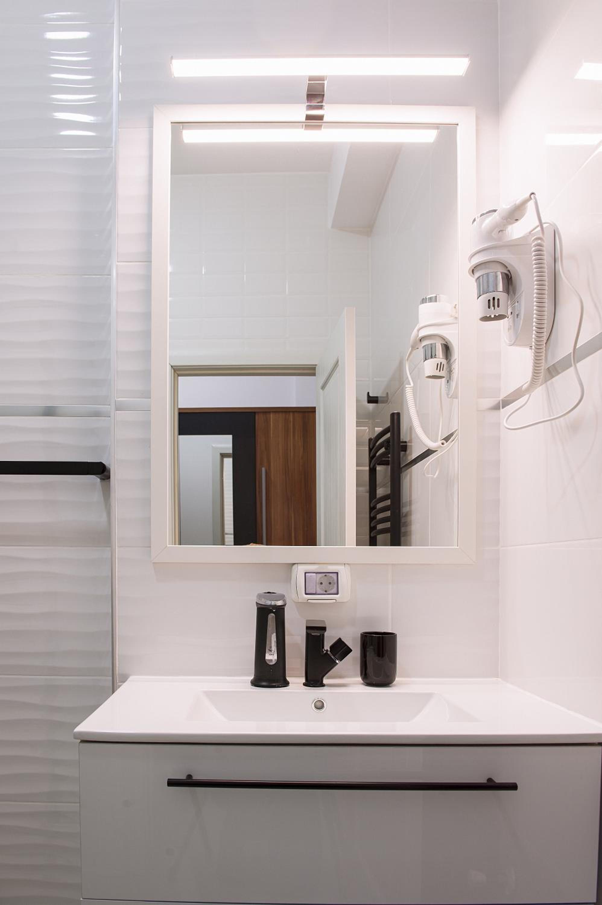 Double Room - Photo 11