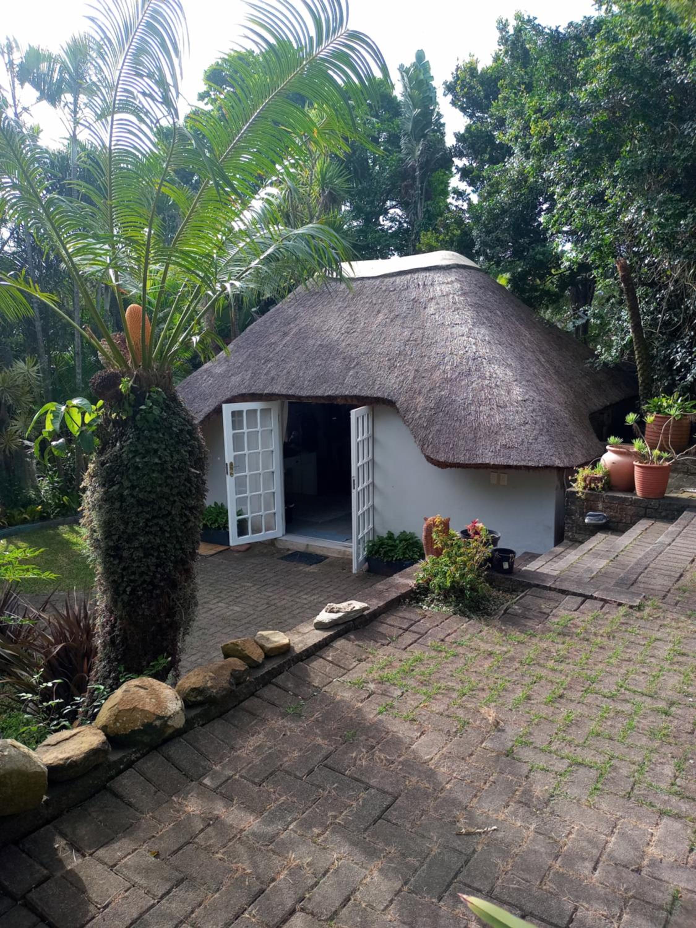 Triple Room with Pool View - Photo 1