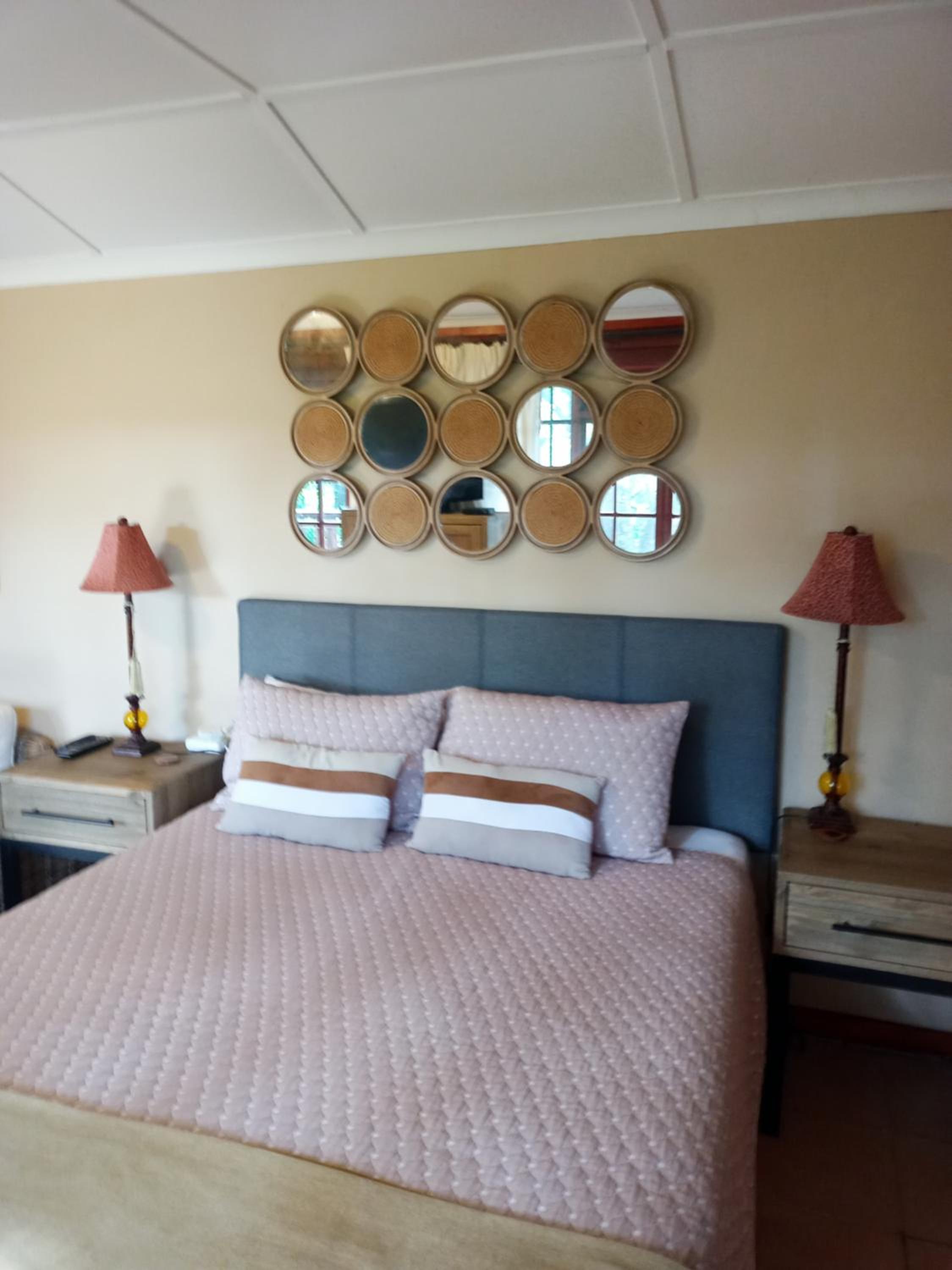 Queen Room with Balcony - Photo 4