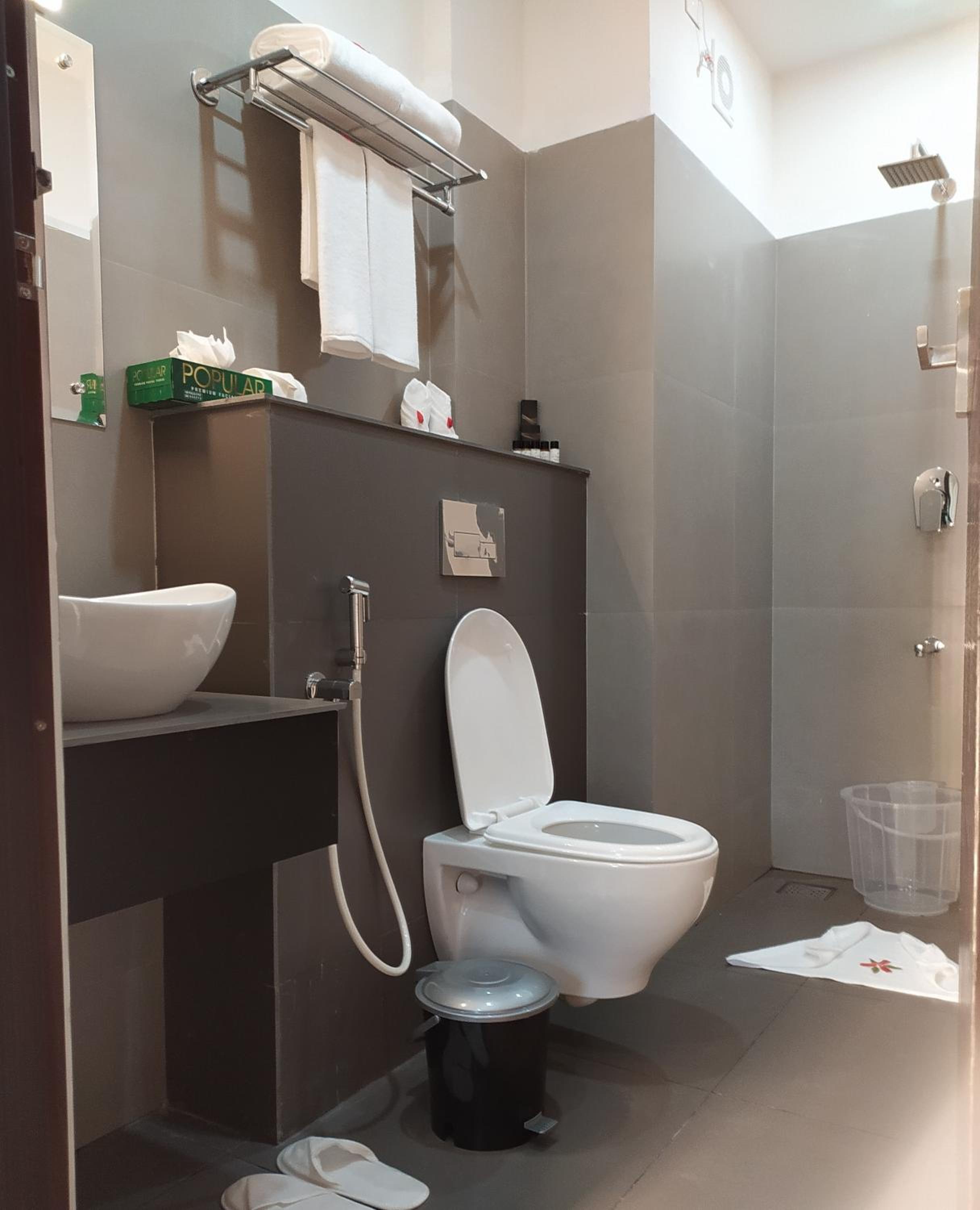 Superior King Room - Photo 8