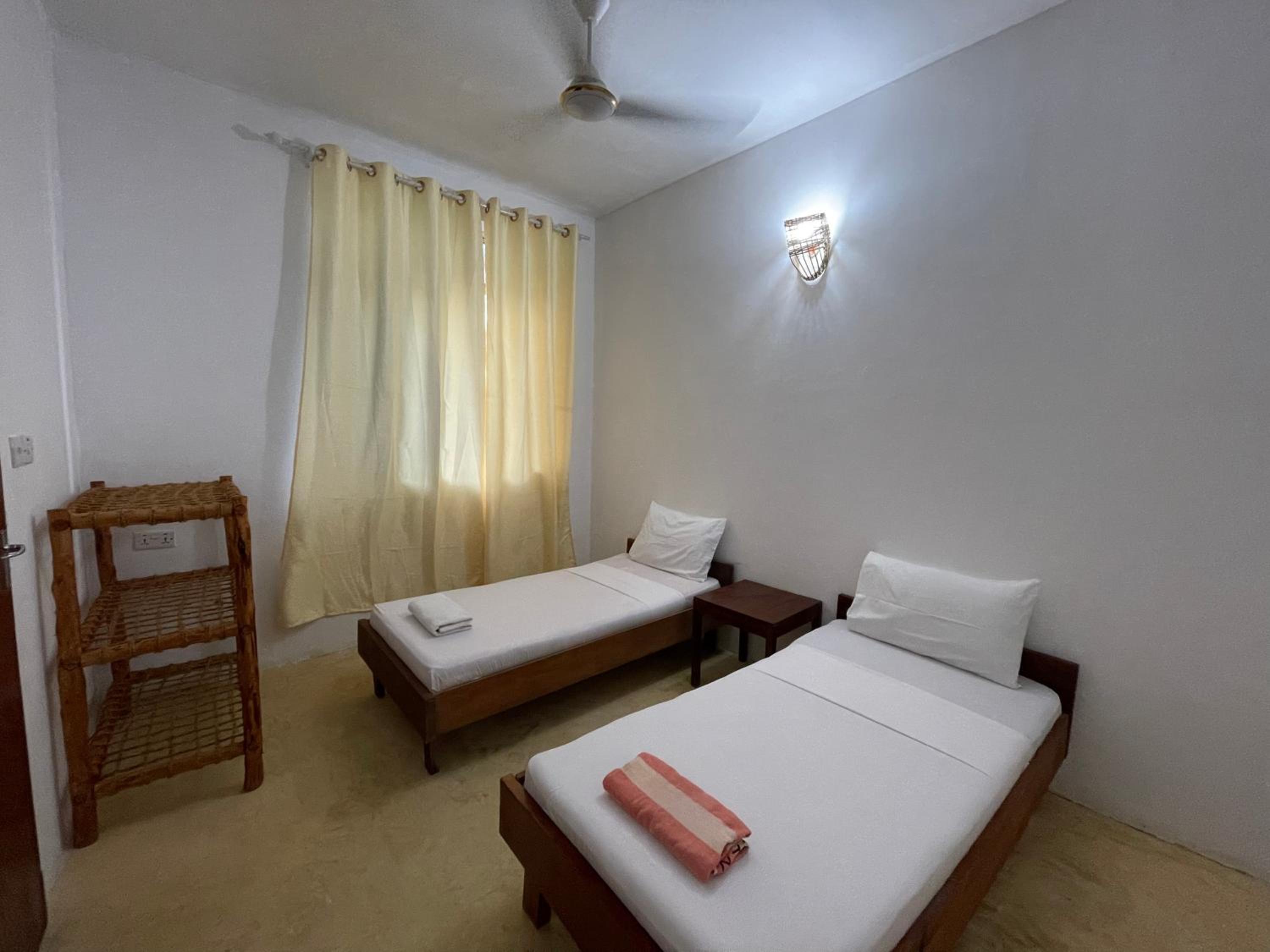 Standard Twin Room - Photo 2