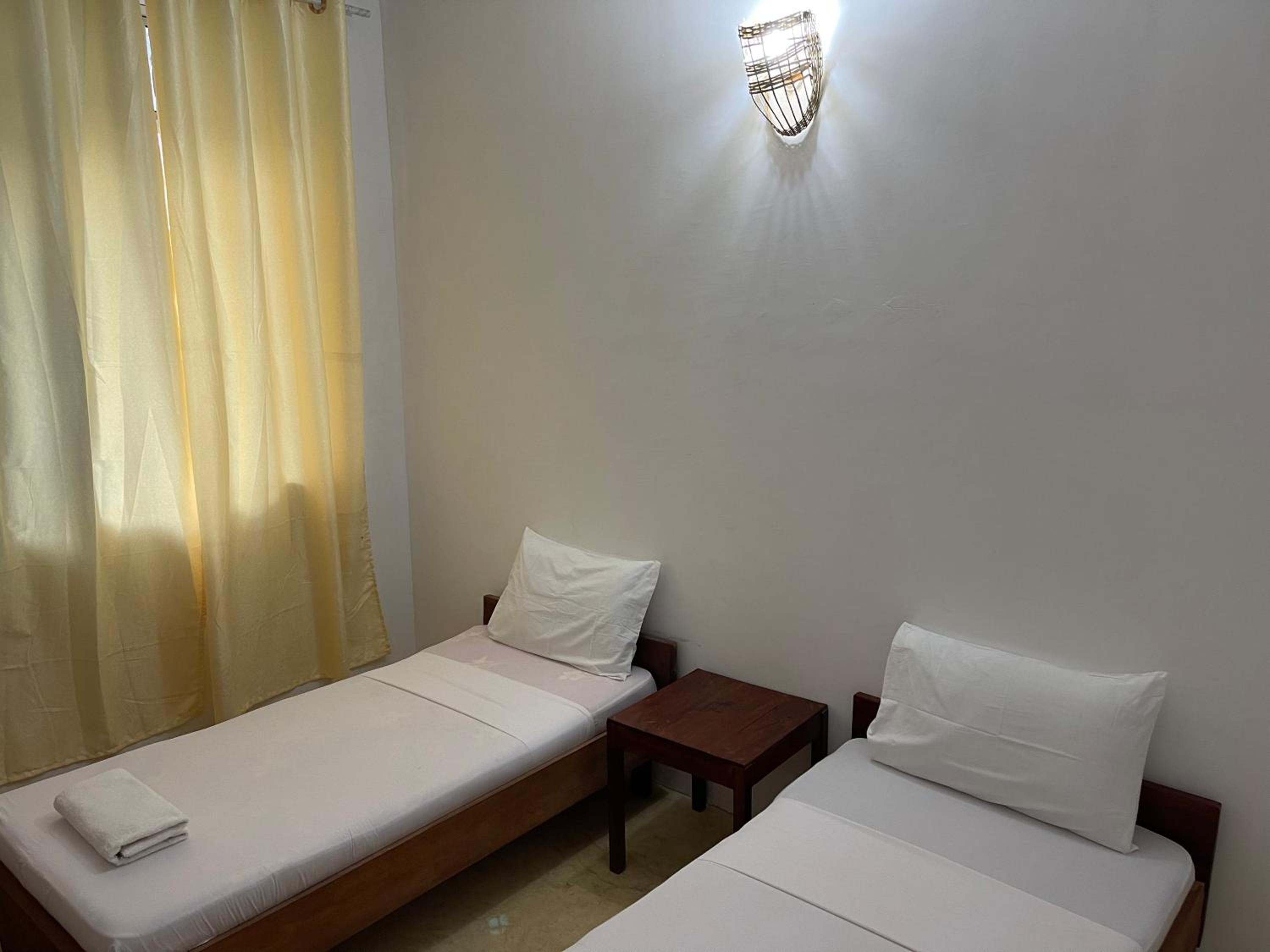 Standard Twin Room - Photo 3