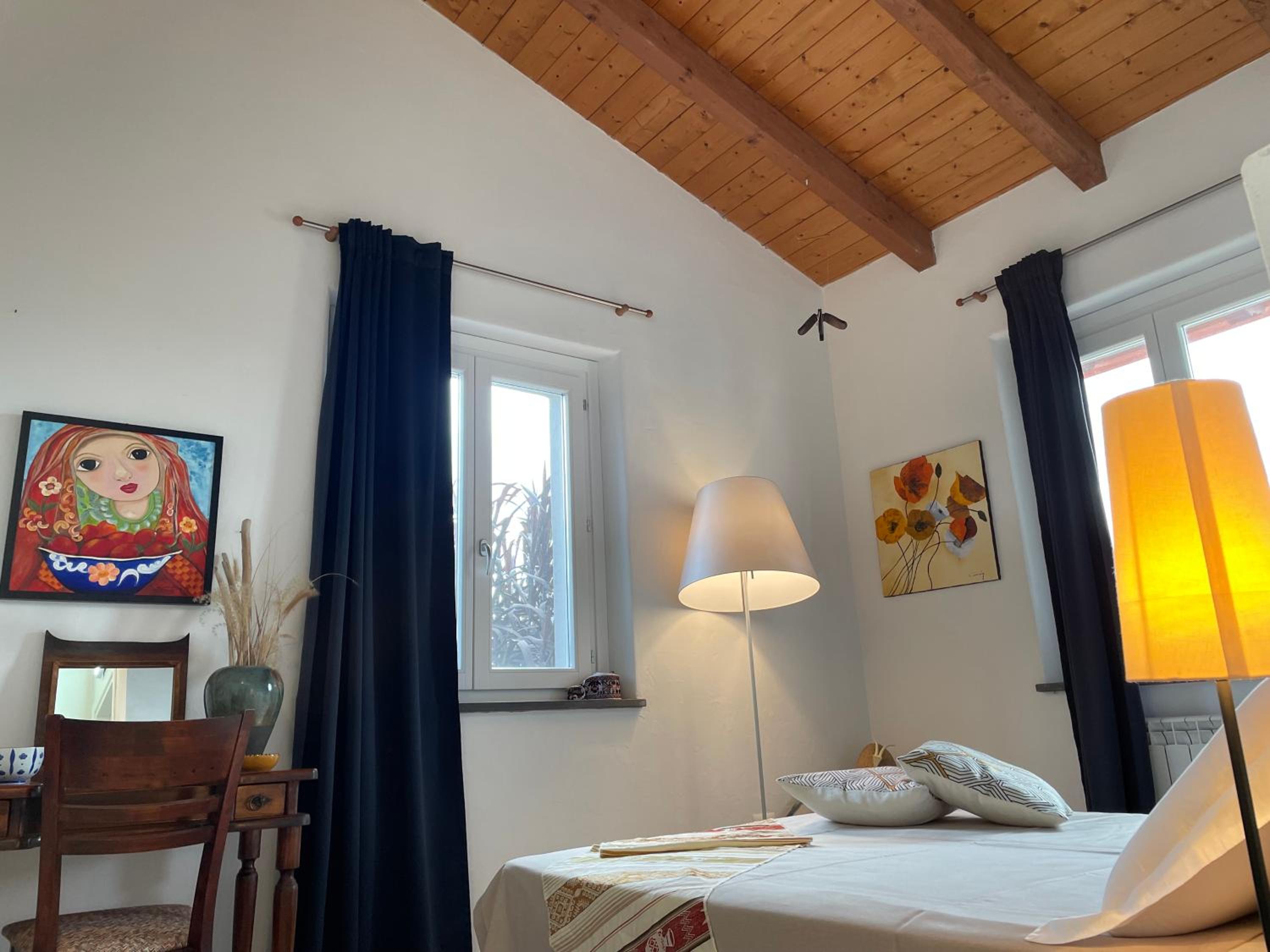 Queen Room with Garden View - Photo 2