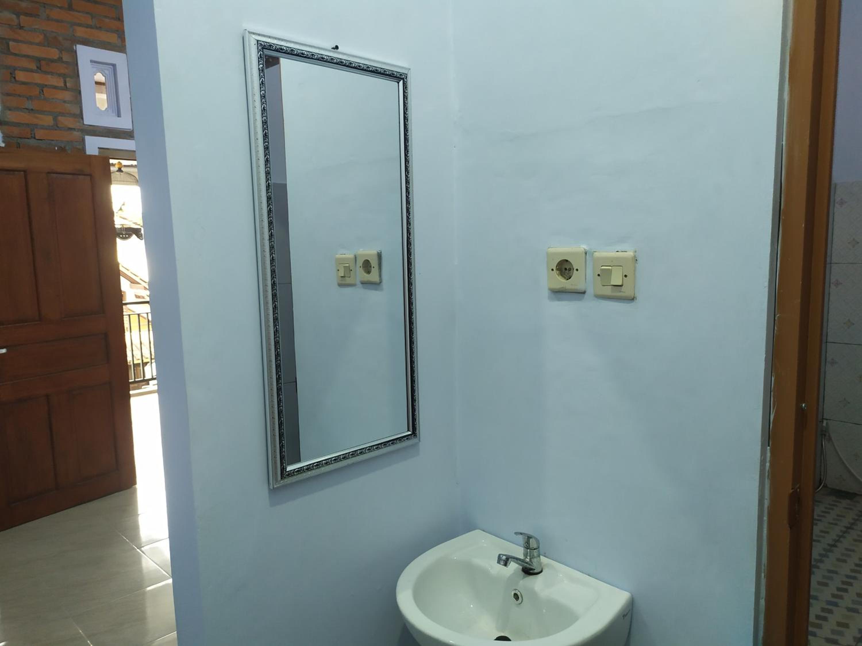 Standard Double Room with Fan - Photo 4