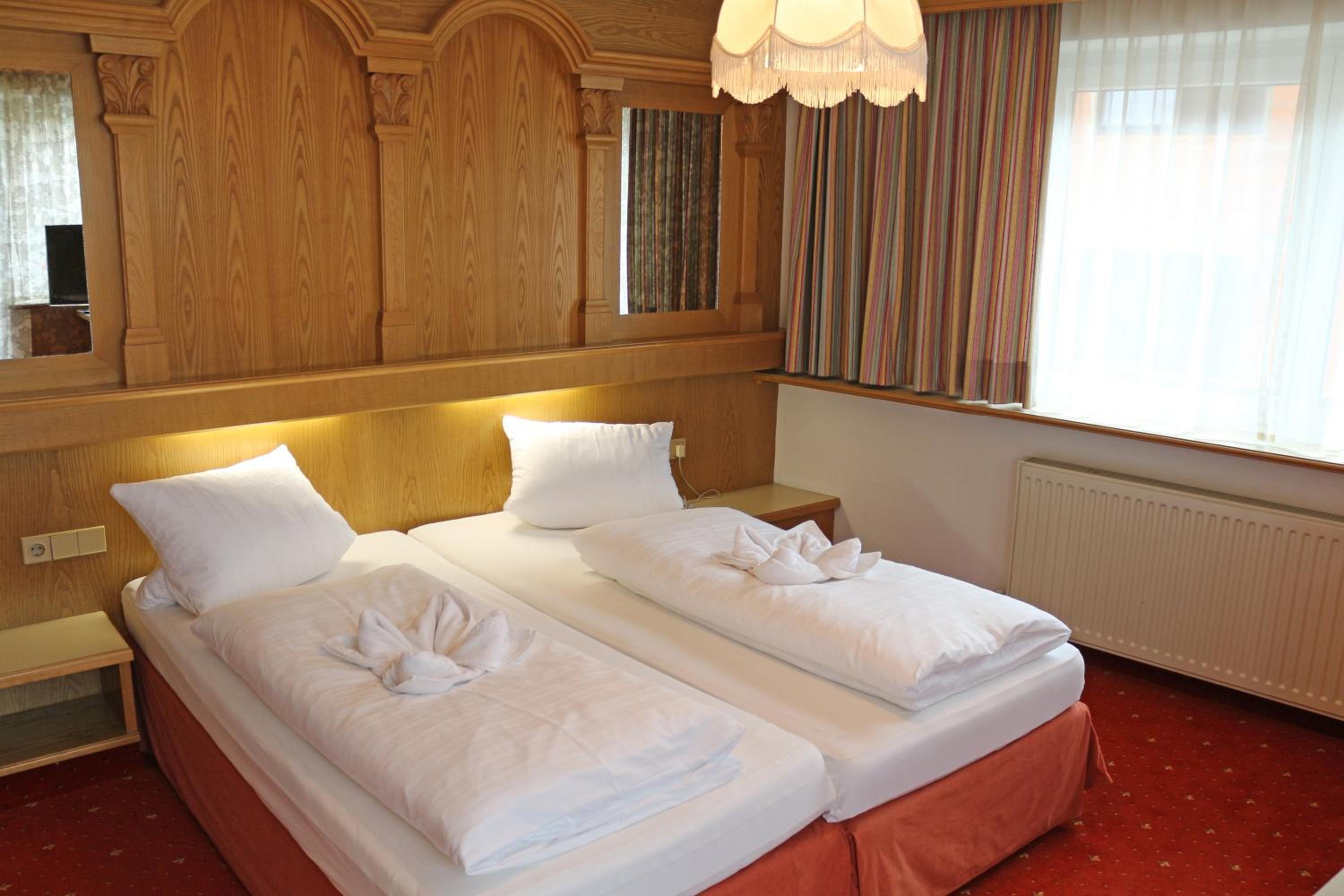 Double or Twin Room - Main Building - Photo 2