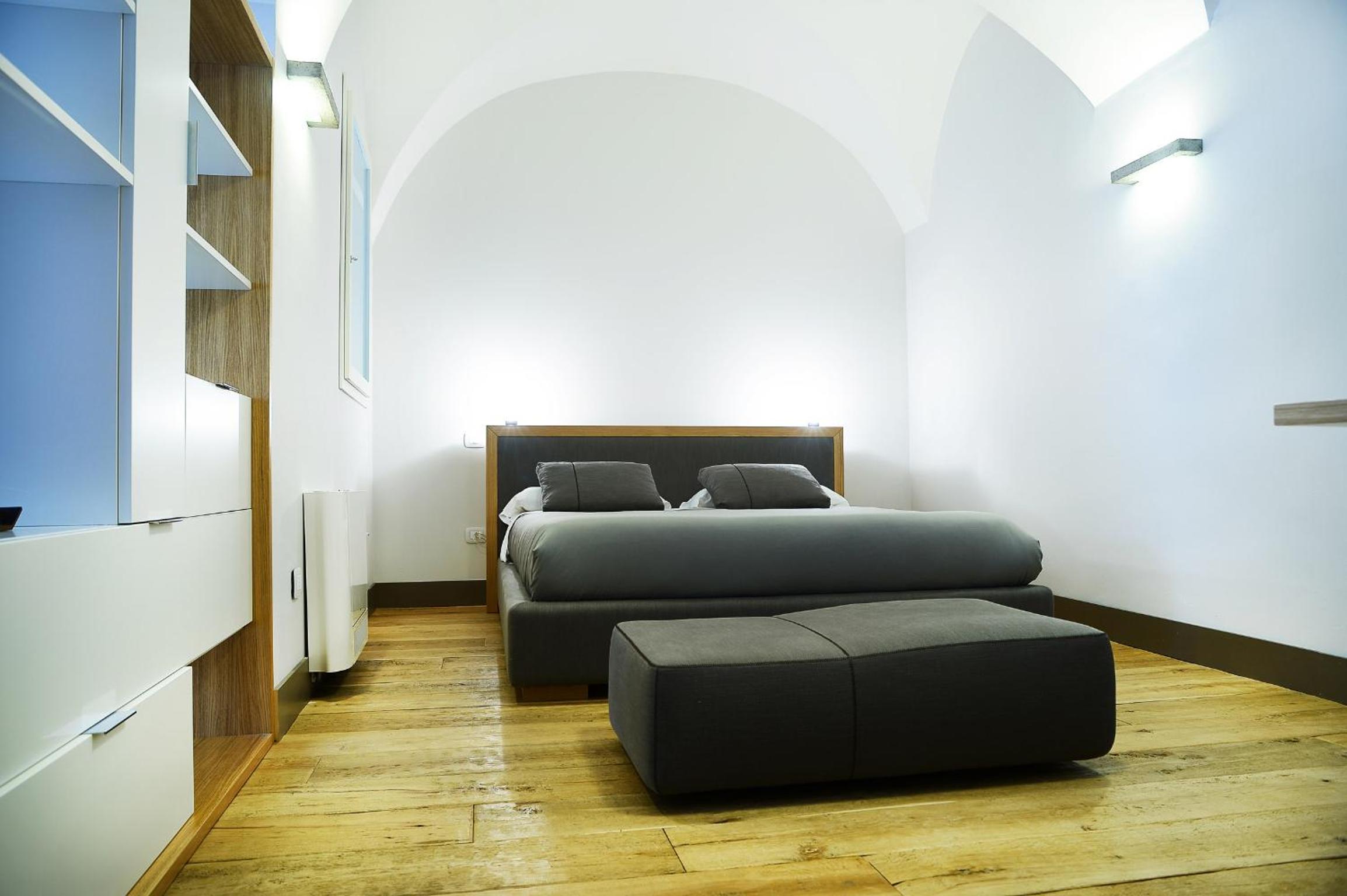 One-Bedroom Apartment - Photo 2