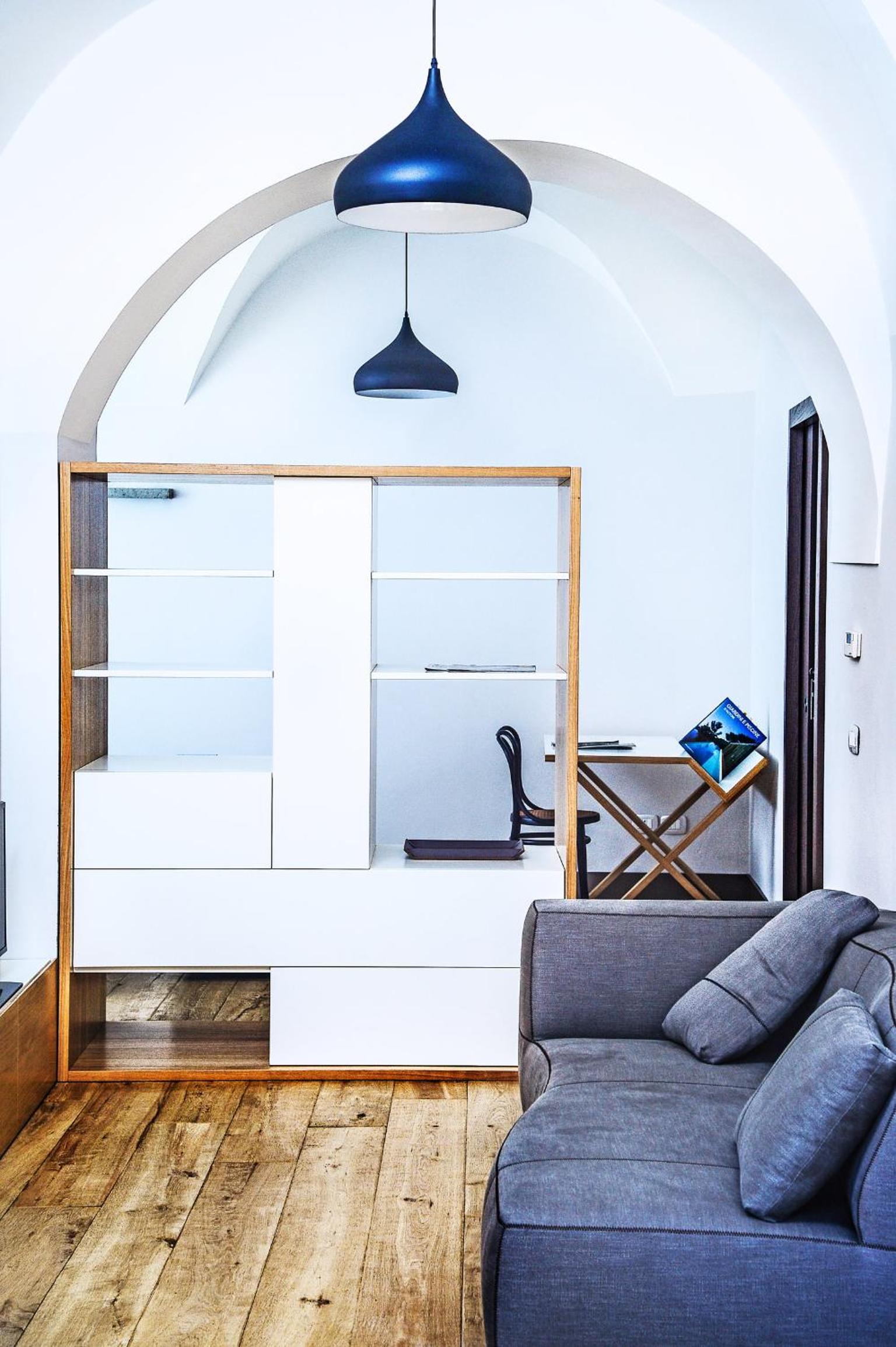 One-Bedroom Apartment - Photo 1