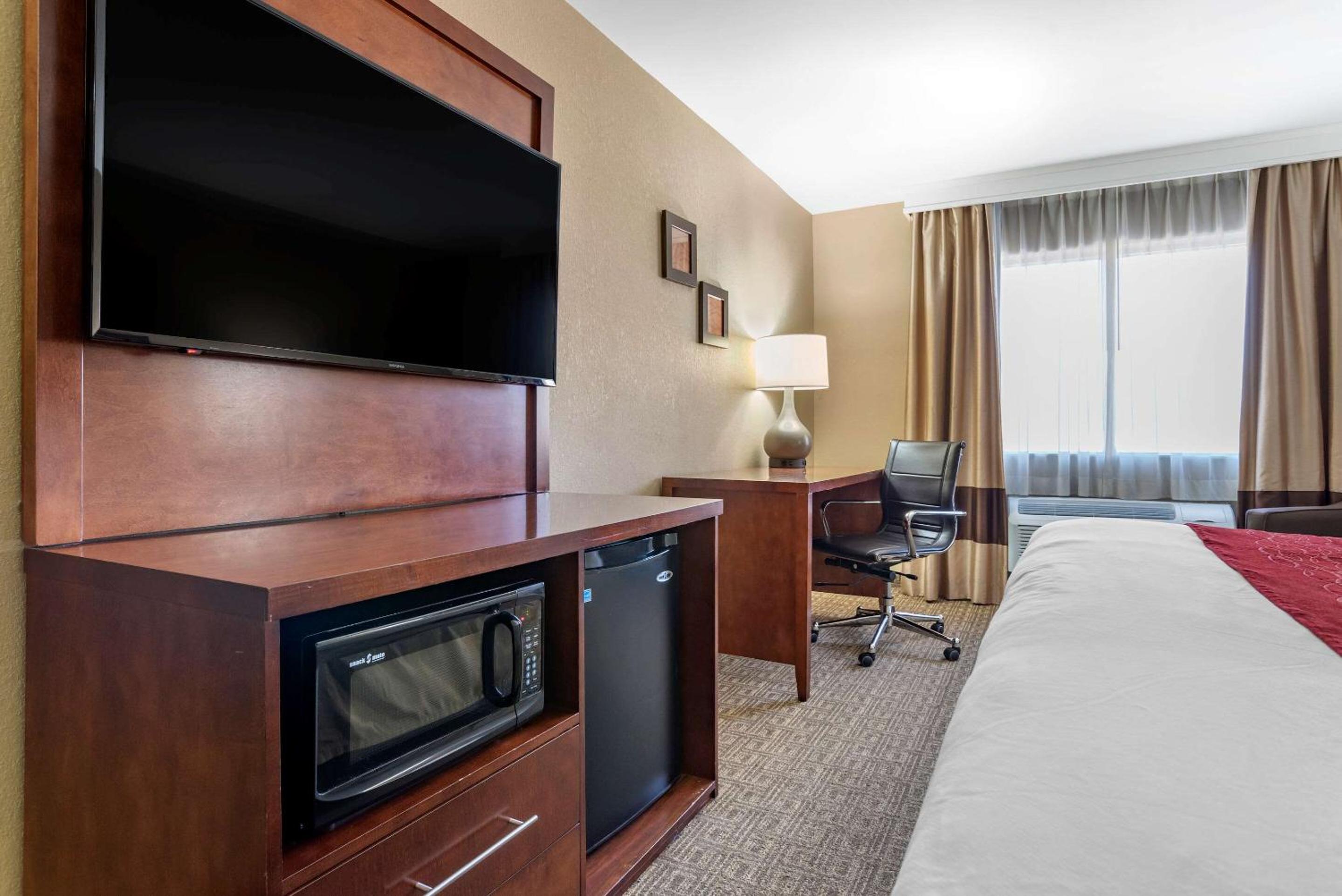 King Room - Non-Smoking - Photo 1