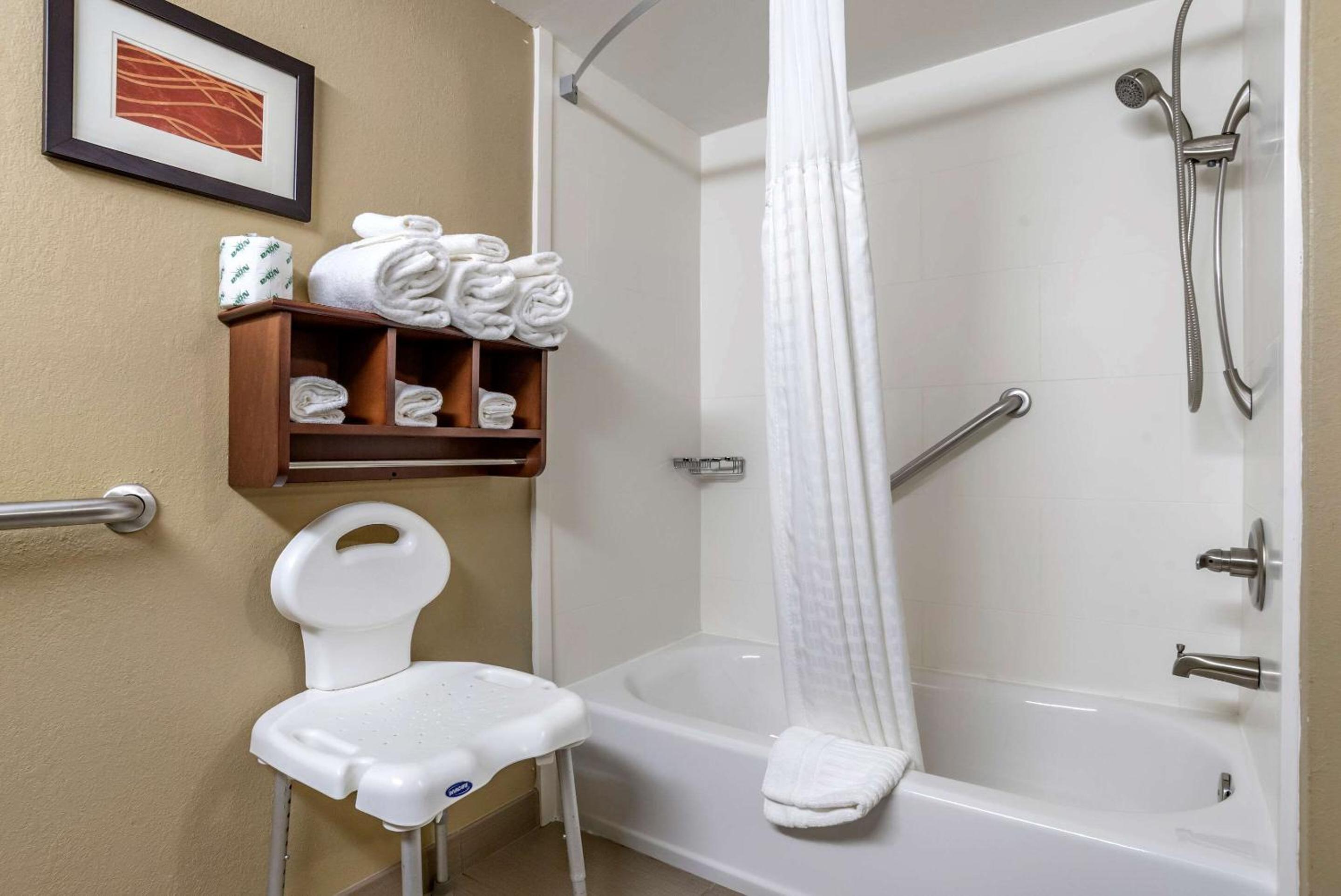 King Room - Accessible/Non-Smoking - Photo 3