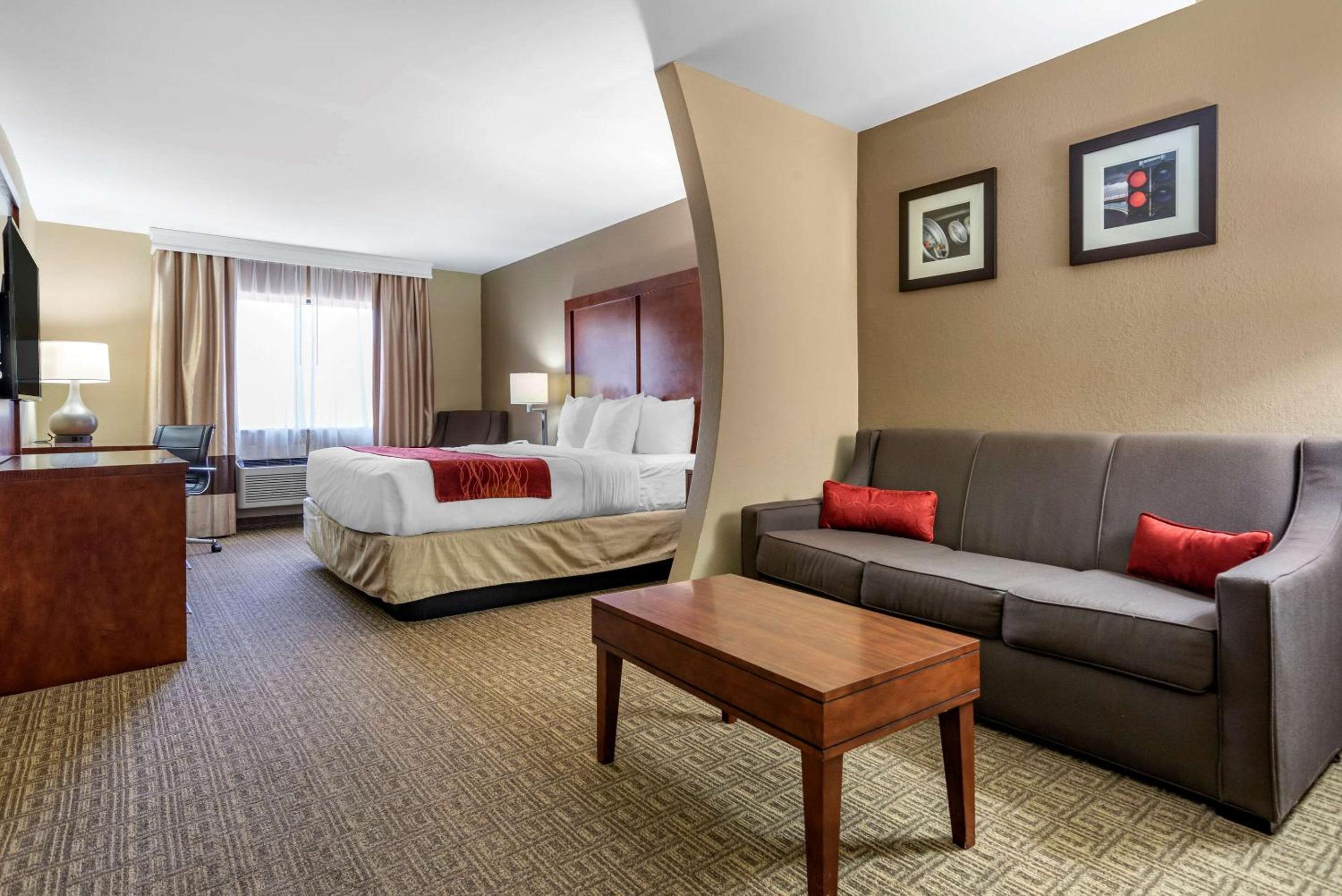 King Suite with Sofa Bed - Non-Smoking - Photo 1