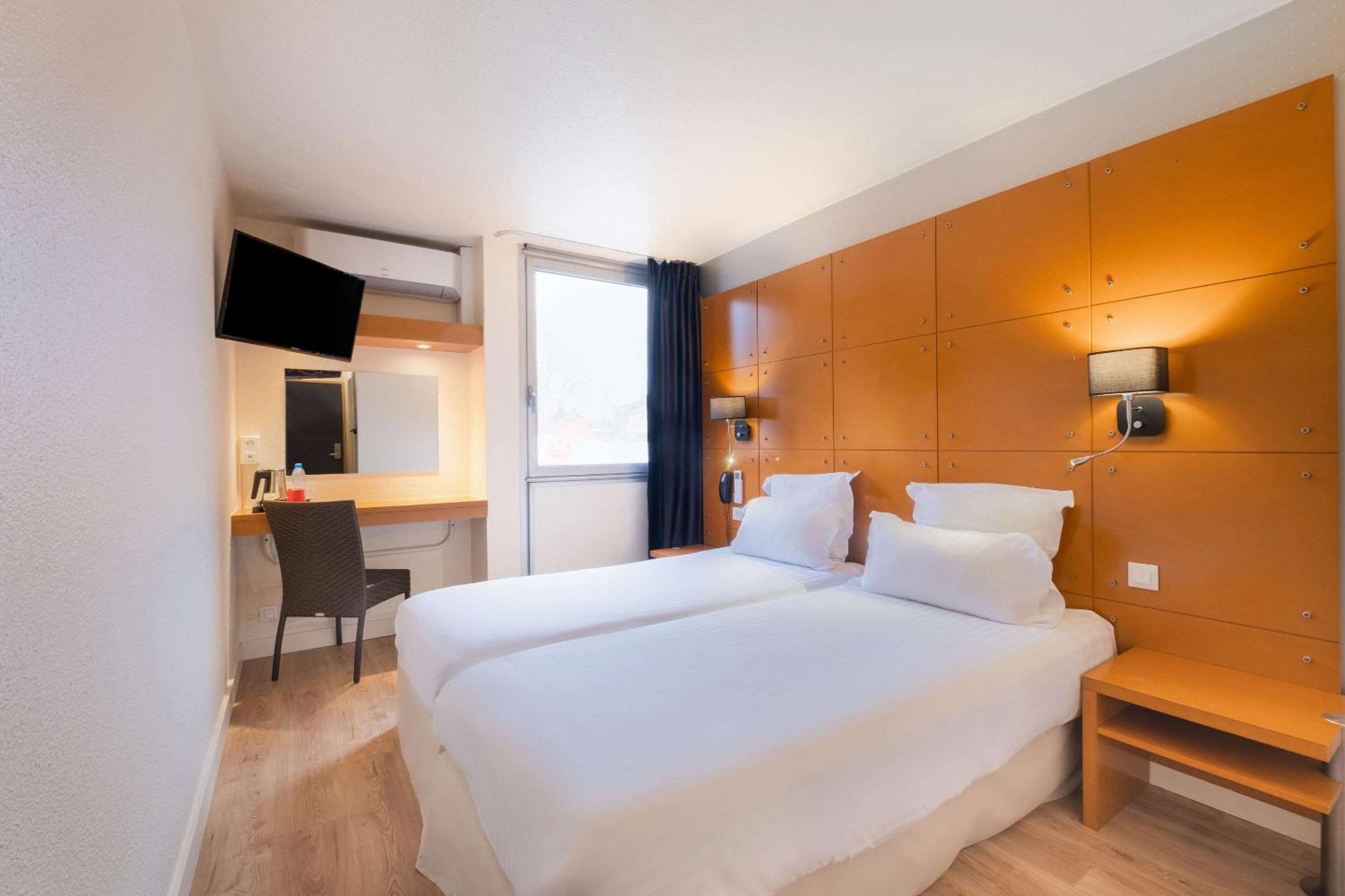 Twin Room - Photo 5