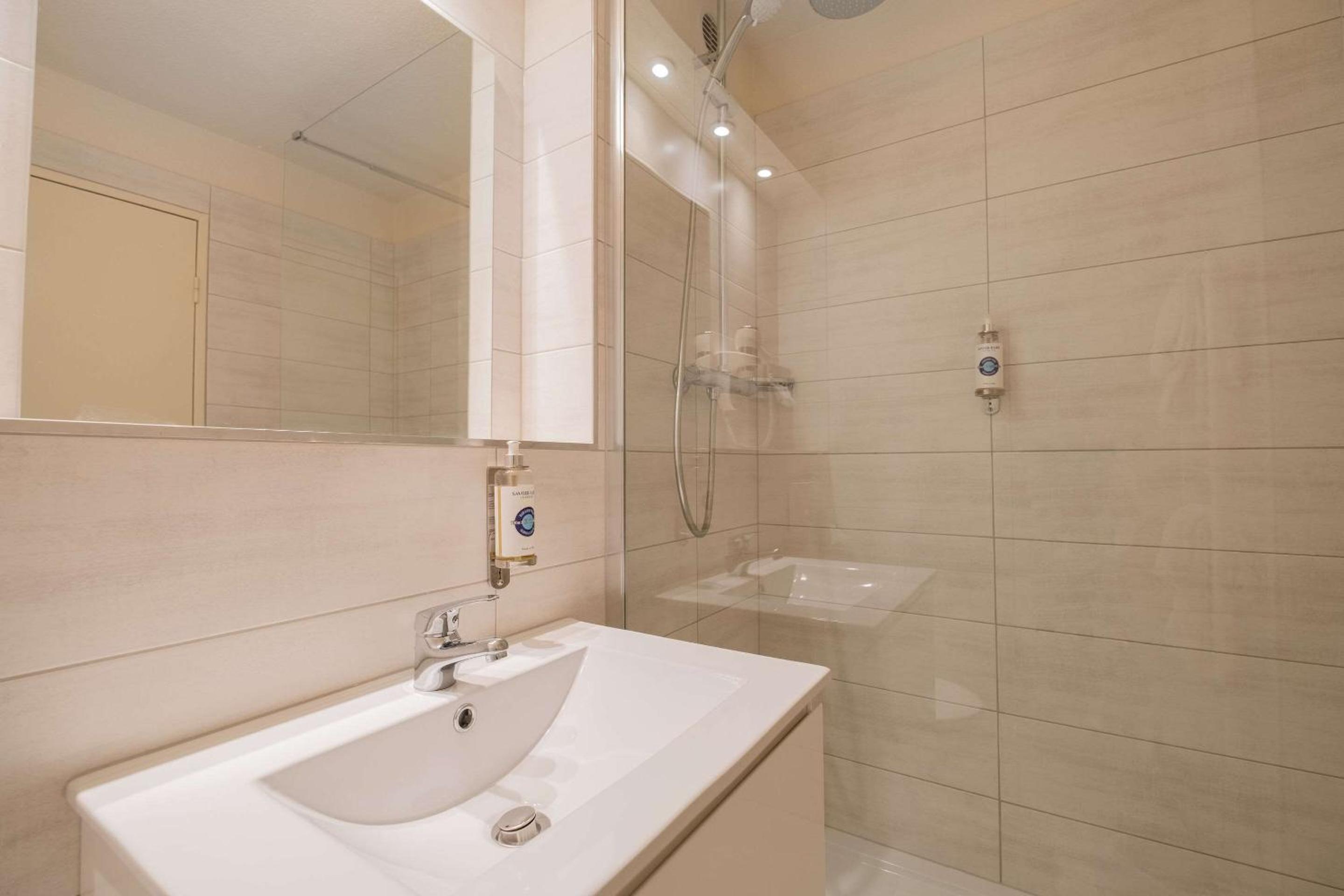 Double Room - Photo 5