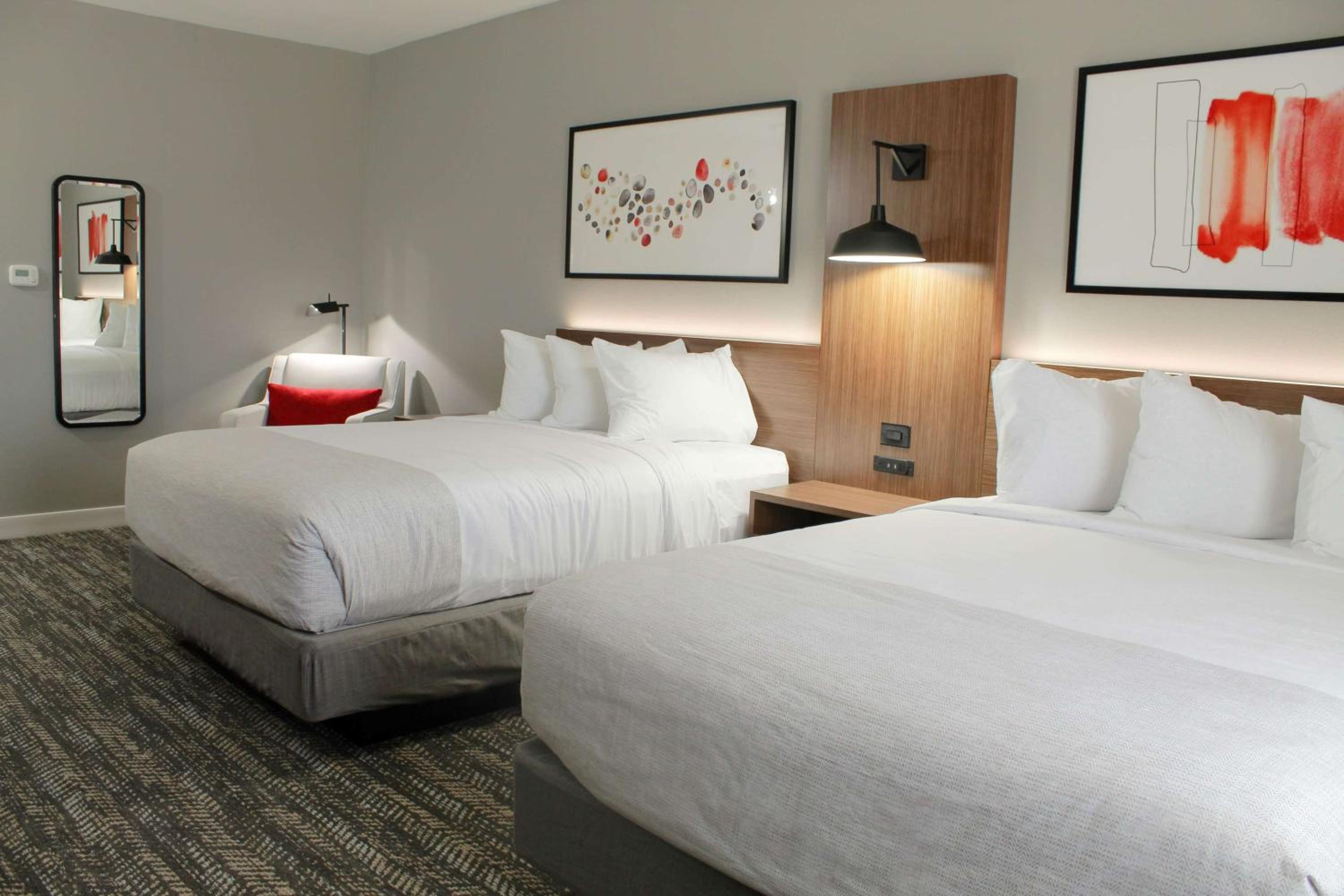Queen room with 2 Queen Beds, Hearing Access, Non-Smoking - Photo 9